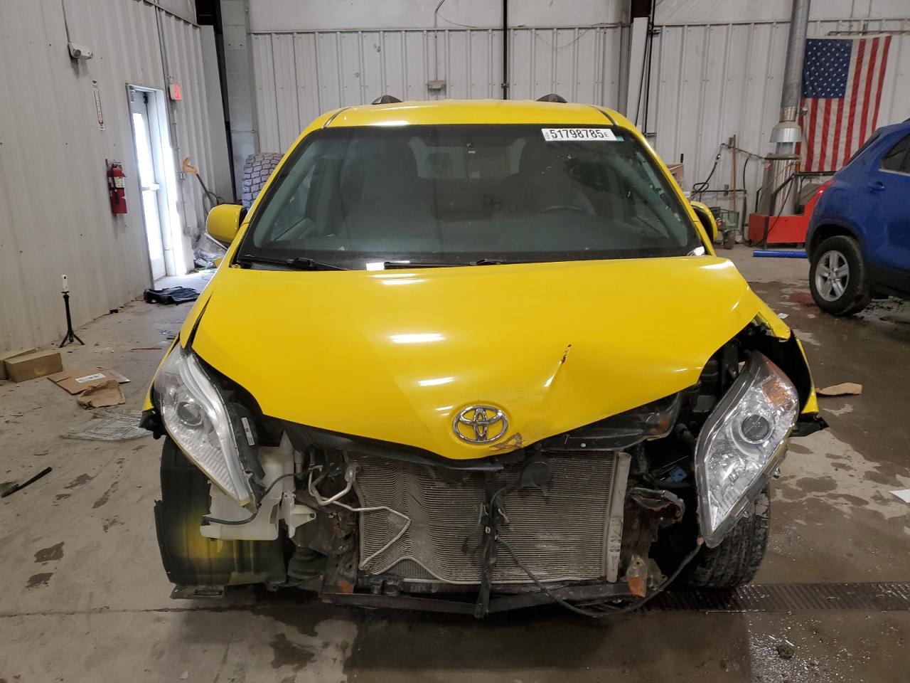 2015 Toyota Sienna Le Желтый vin: 5TDJK3DC2FS097860