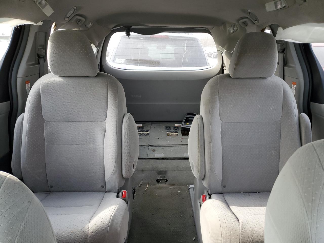 2015 Toyota Sienna Le Желтый vin: 5TDJK3DC2FS097860