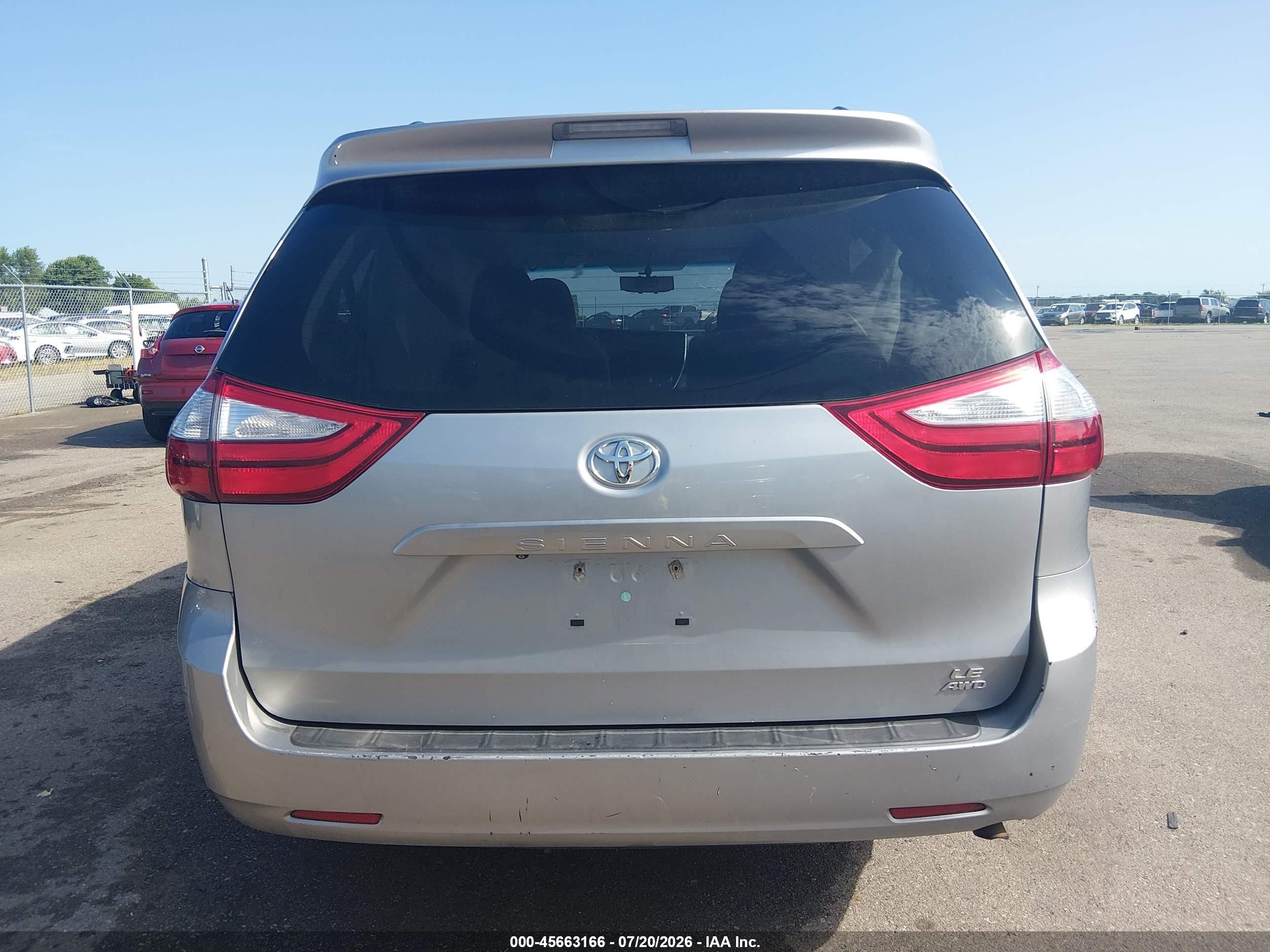 2015 Toyota Sienna Le 7 Passenger Silver vin: 5TDJK3DC2FS104273
