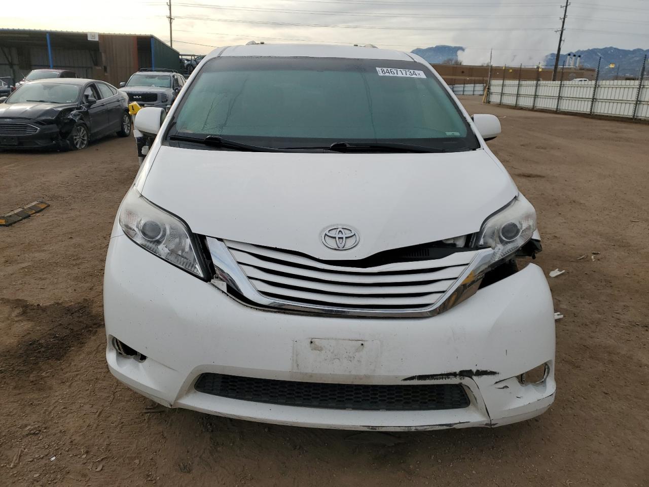 2015 Toyota Sienna Le White vin: 5TDJK3DC2FS112132