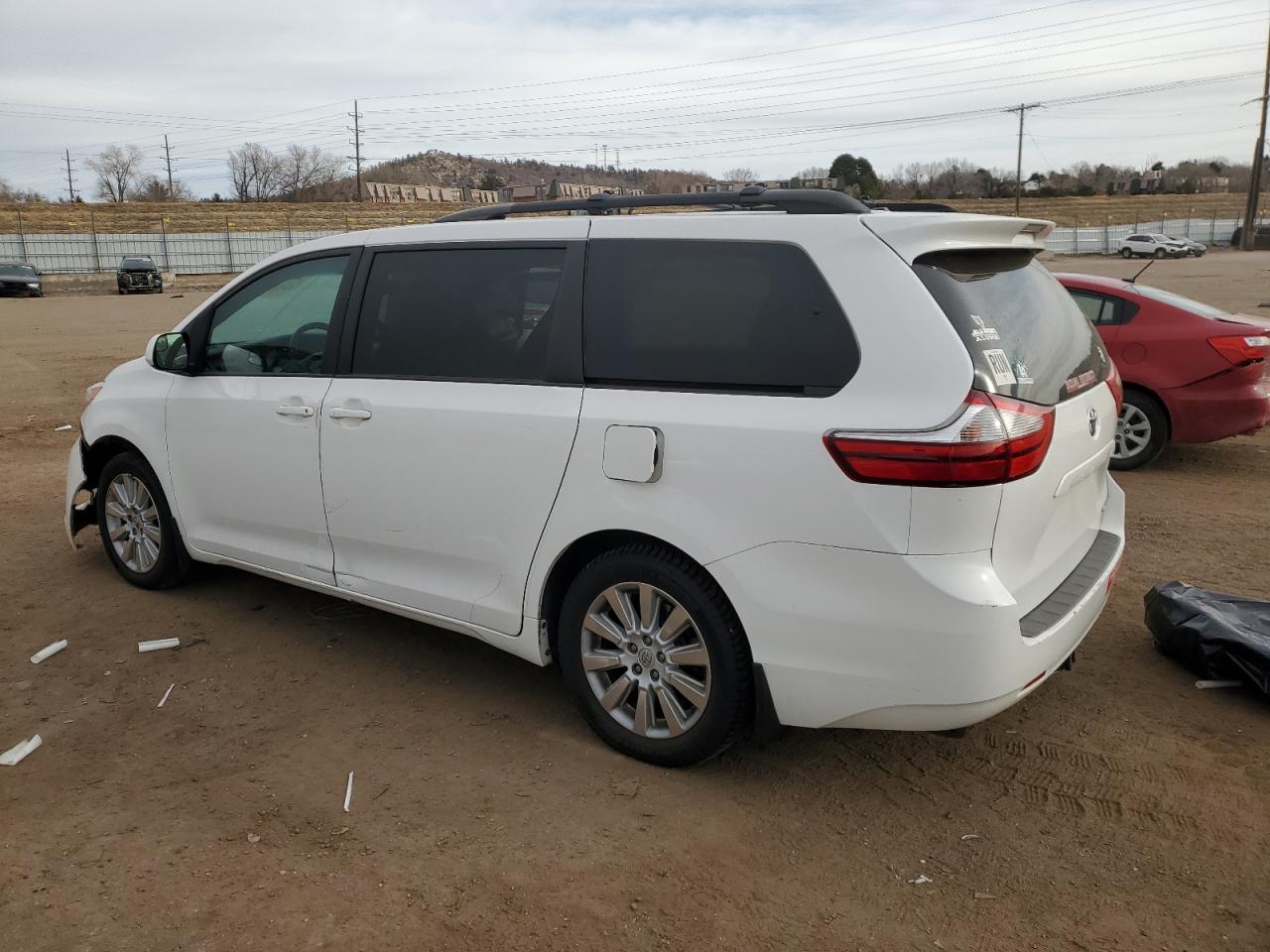 2015 Toyota Sienna Le White vin: 5TDJK3DC2FS112132