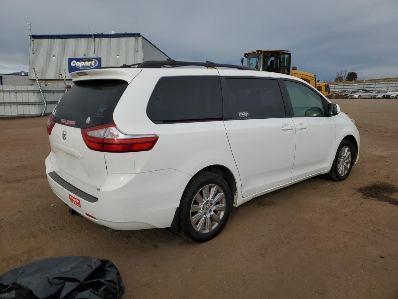 2015 Toyota Sienna Le White vin: 5TDJK3DC2FS112132