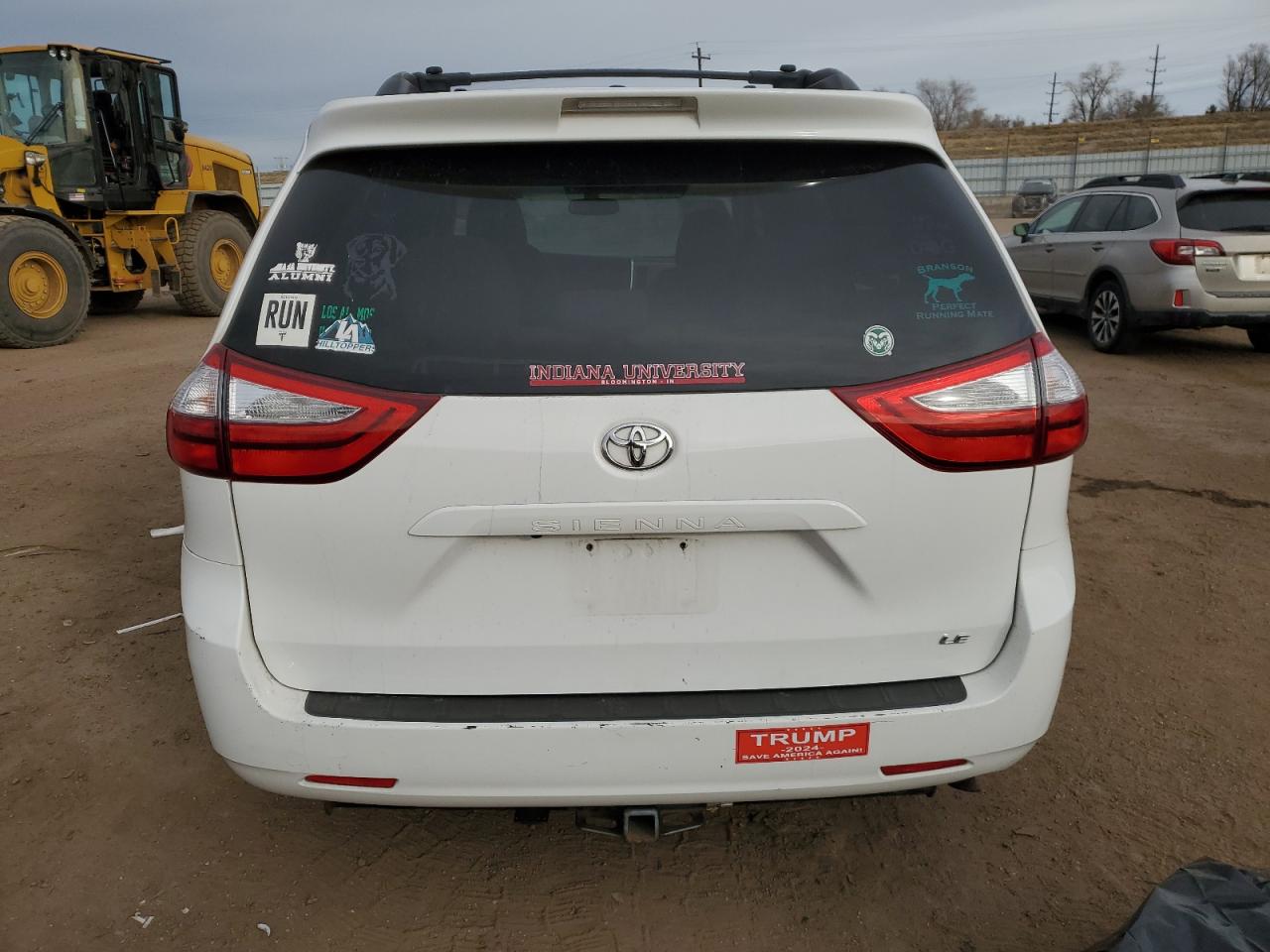 2015 Toyota Sienna Le White vin: 5TDJK3DC2FS112132