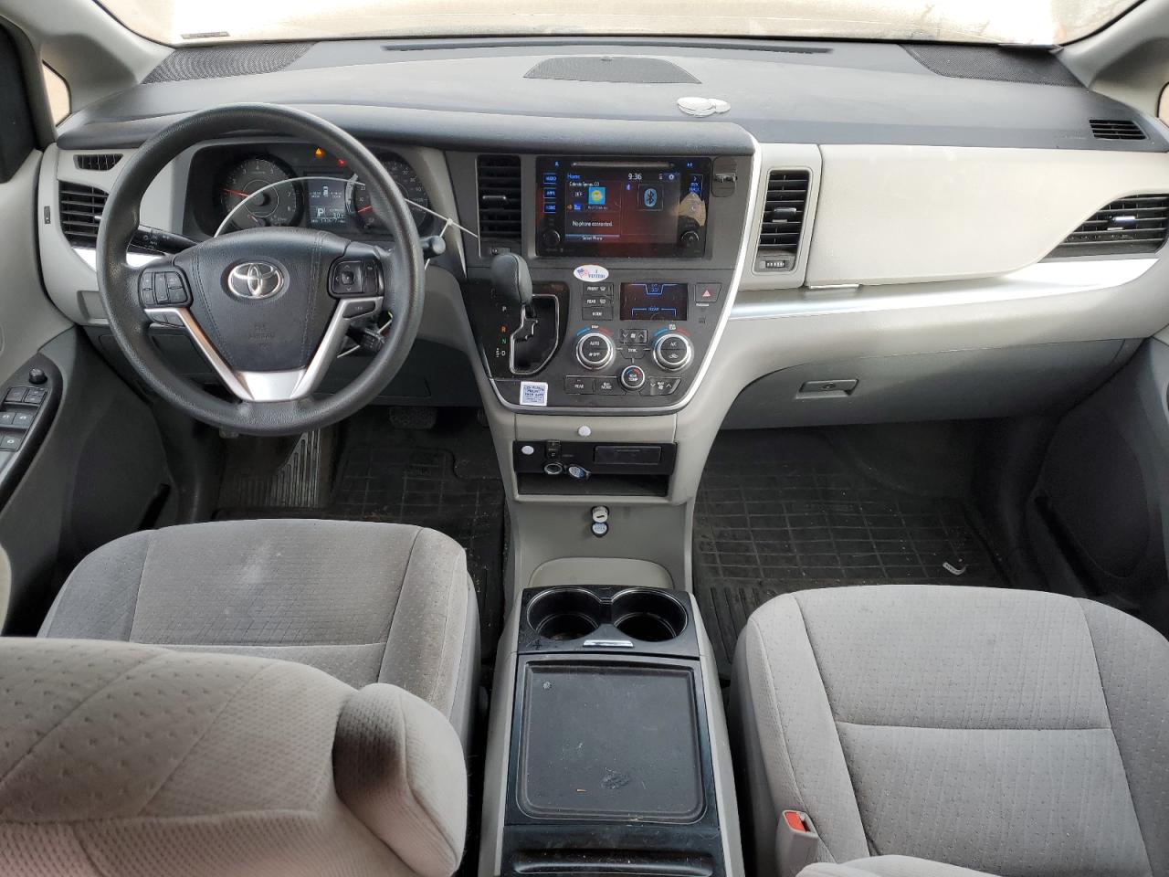 2015 Toyota Sienna Le White vin: 5TDJK3DC2FS112132