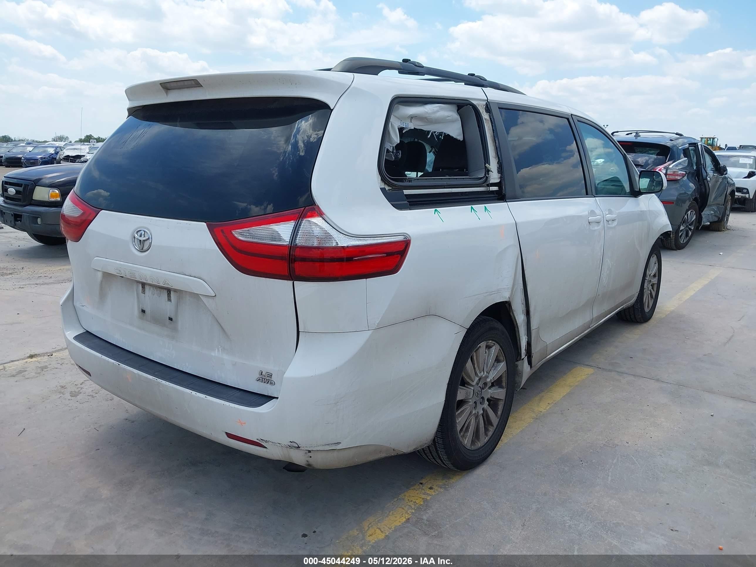 2015 Toyota Sienna Le 7 Passenger White vin: 5TDJK3DC2FS122286