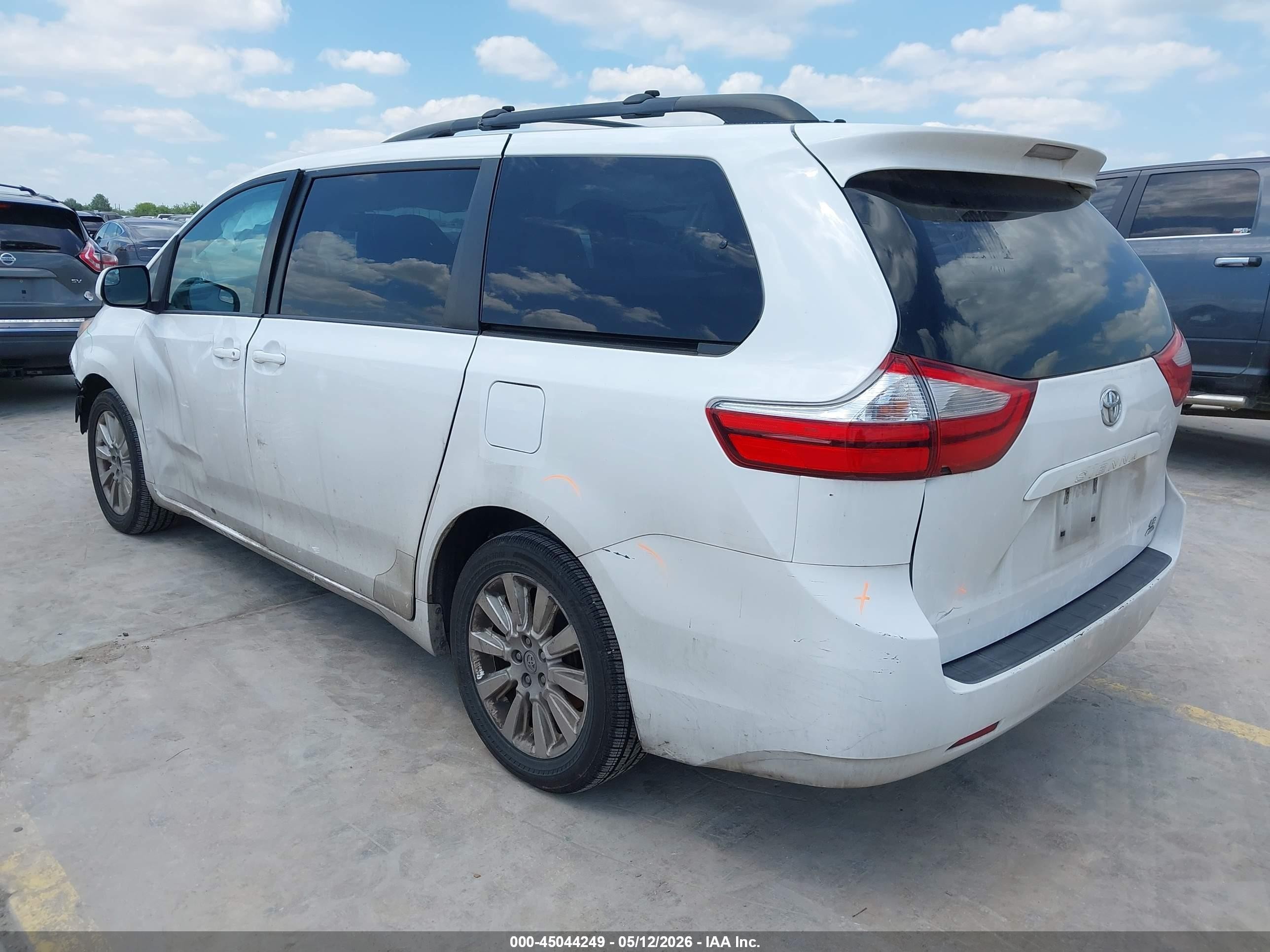 2015 Toyota Sienna Le 7 Passenger White vin: 5TDJK3DC2FS122286