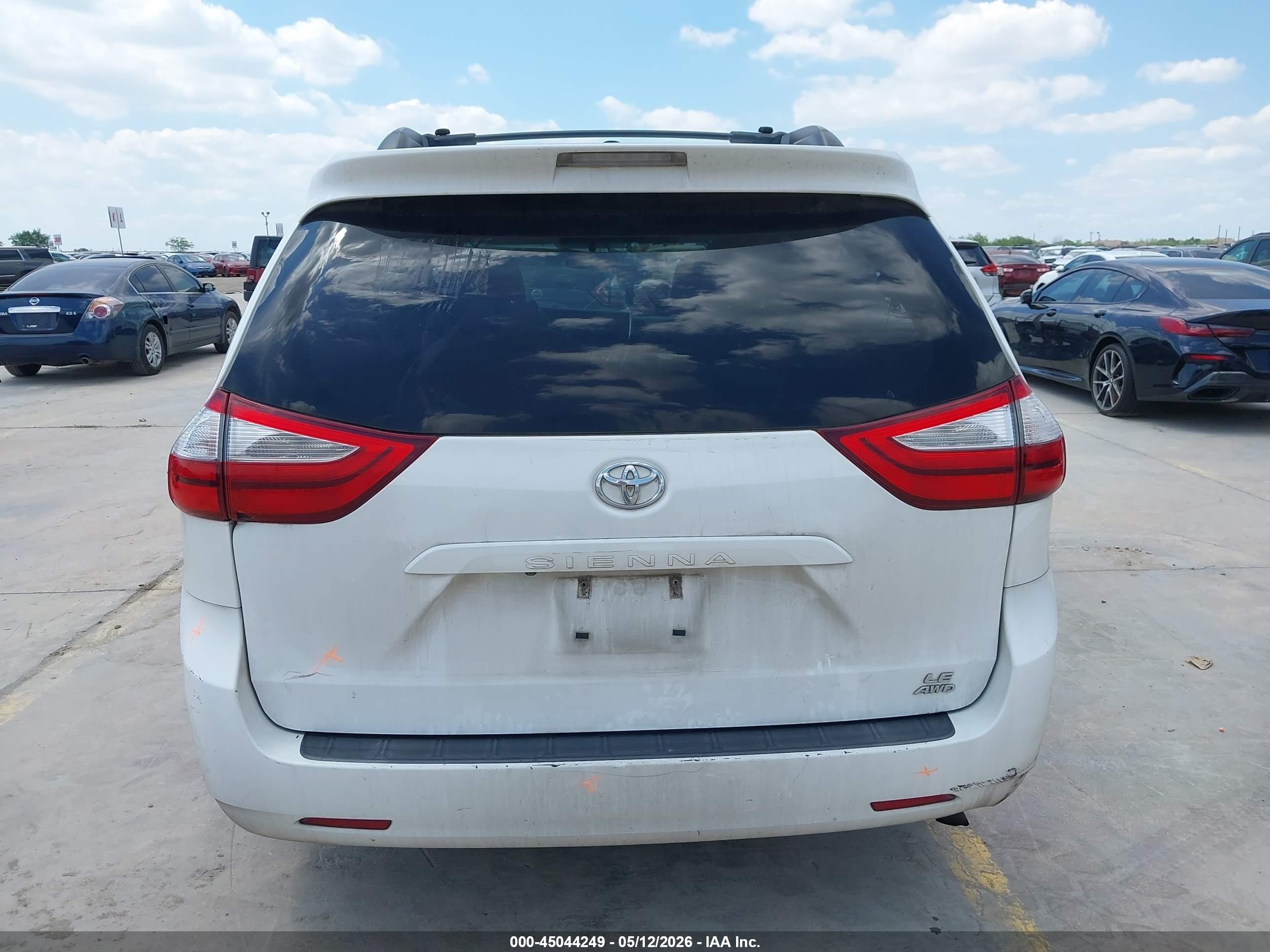 2015 Toyota Sienna Le 7 Passenger White vin: 5TDJK3DC2FS122286