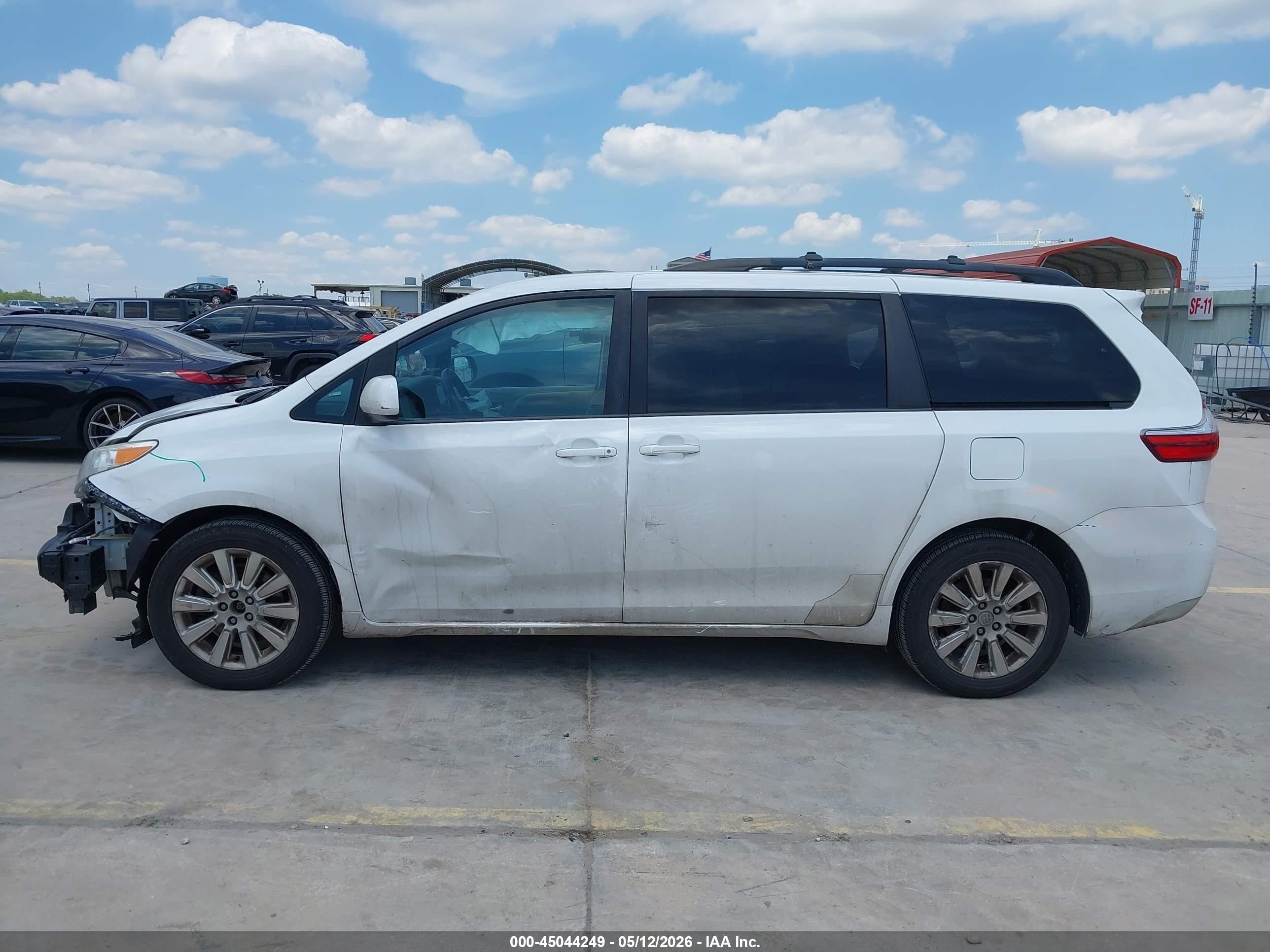 2015 Toyota Sienna Le 7 Passenger White vin: 5TDJK3DC2FS122286