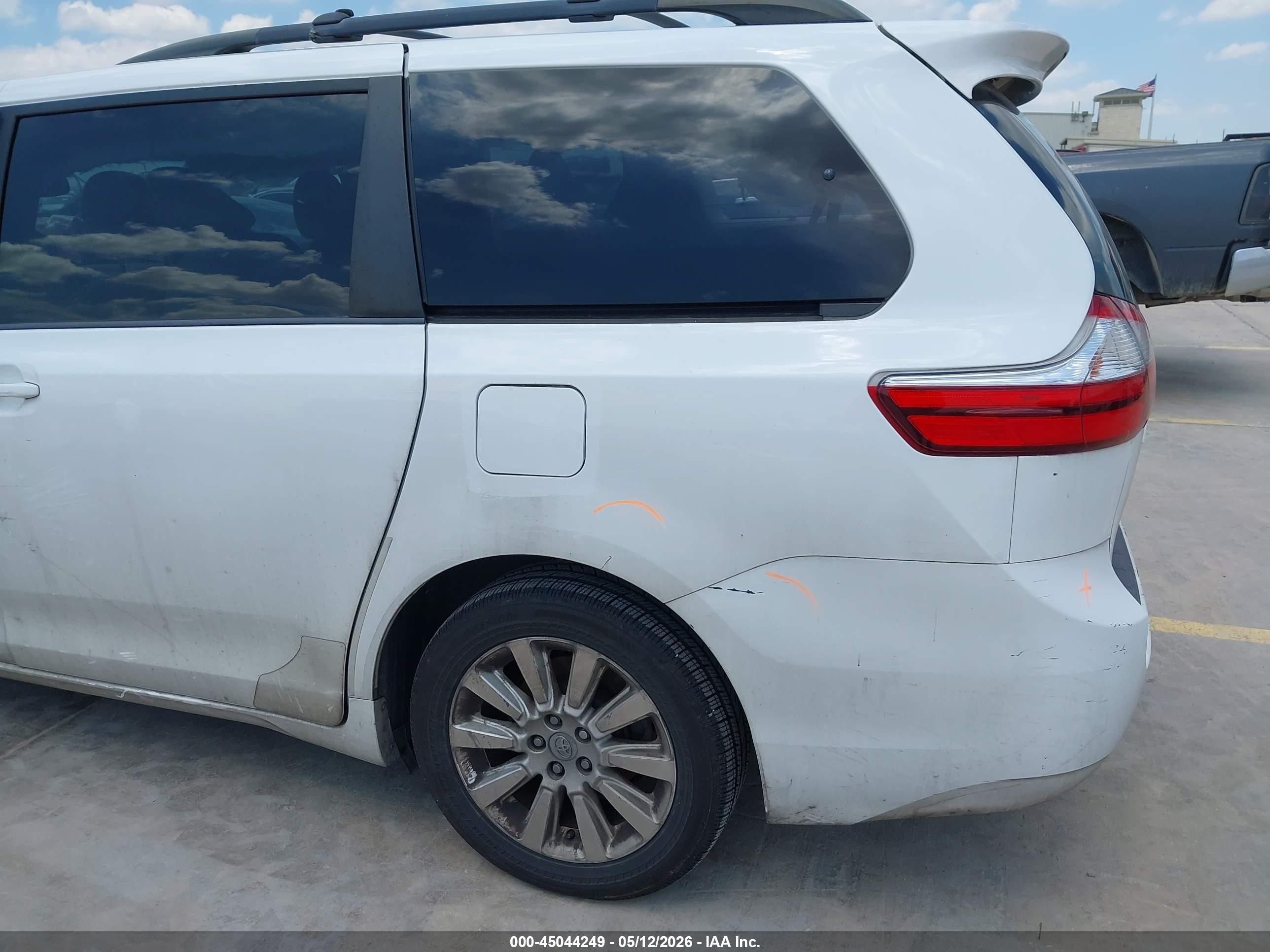 2015 Toyota Sienna Le 7 Passenger White vin: 5TDJK3DC2FS122286