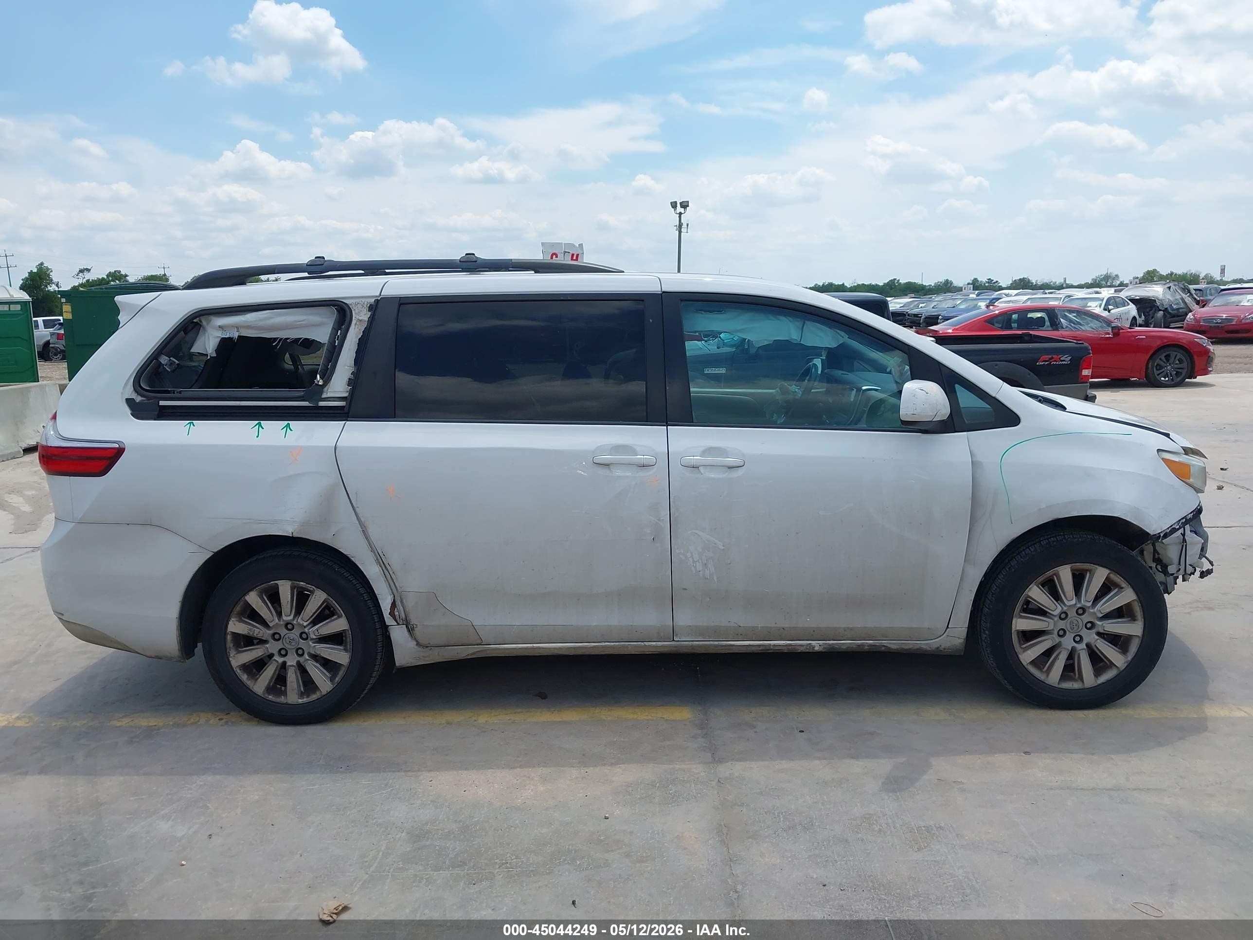 2015 Toyota Sienna Le 7 Passenger White vin: 5TDJK3DC2FS122286