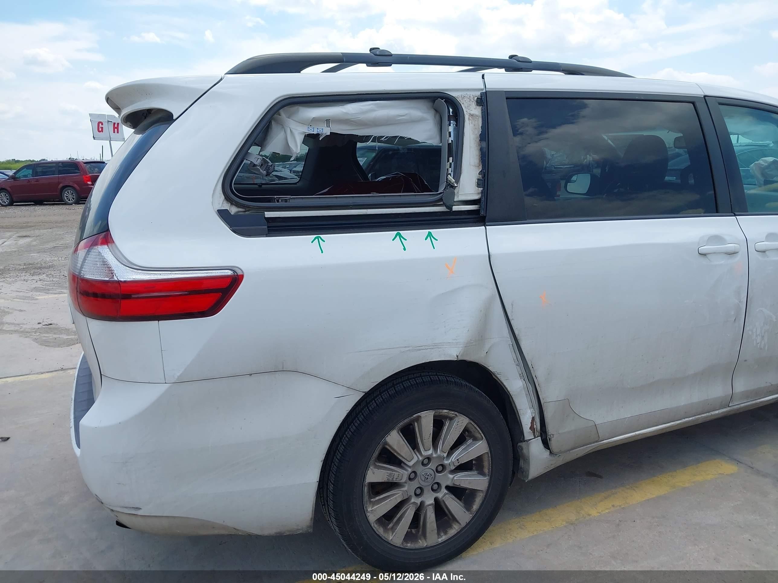 2015 Toyota Sienna Le 7 Passenger White vin: 5TDJK3DC2FS122286