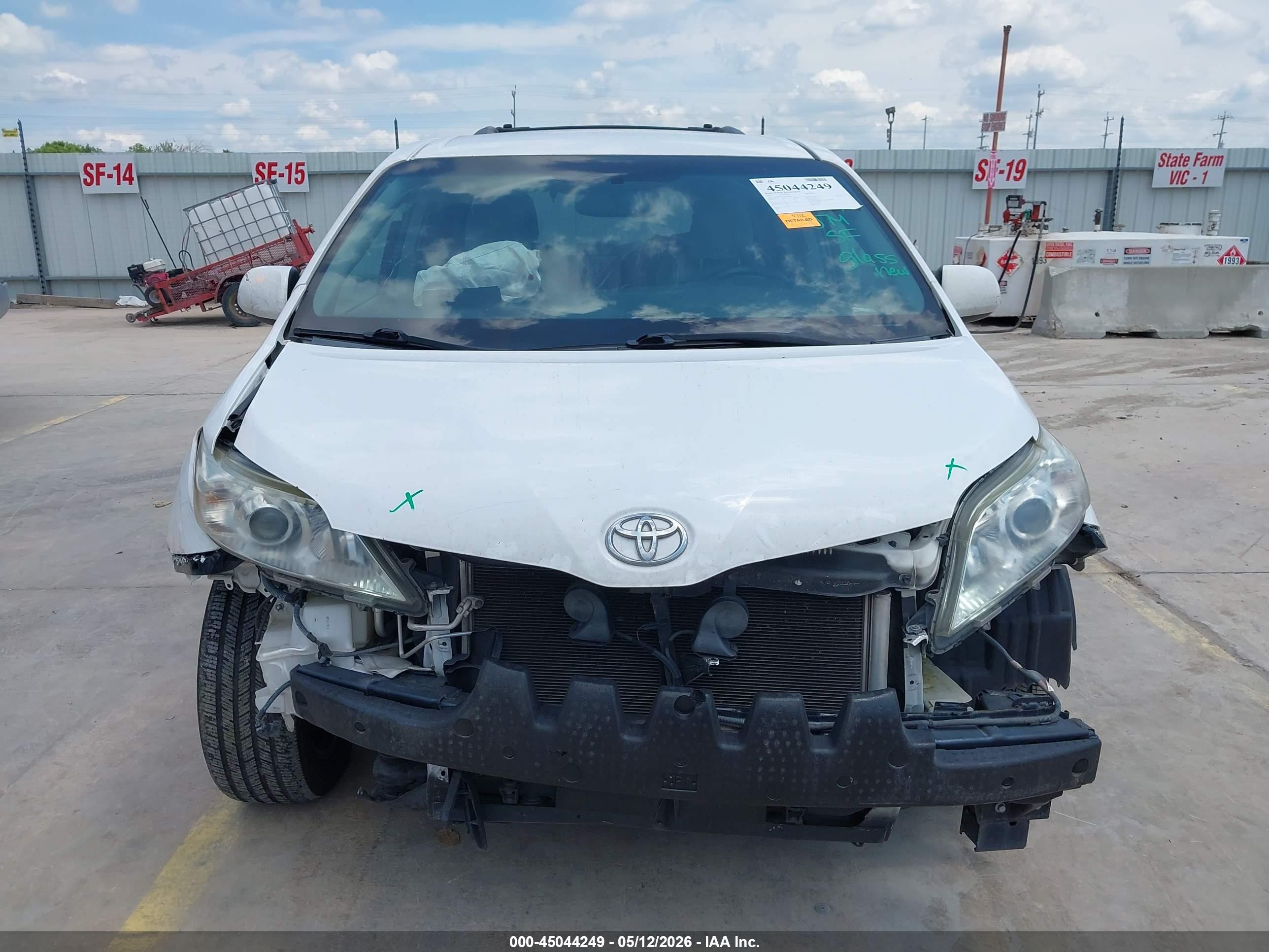 2015 Toyota Sienna Le 7 Passenger White vin: 5TDJK3DC2FS122286