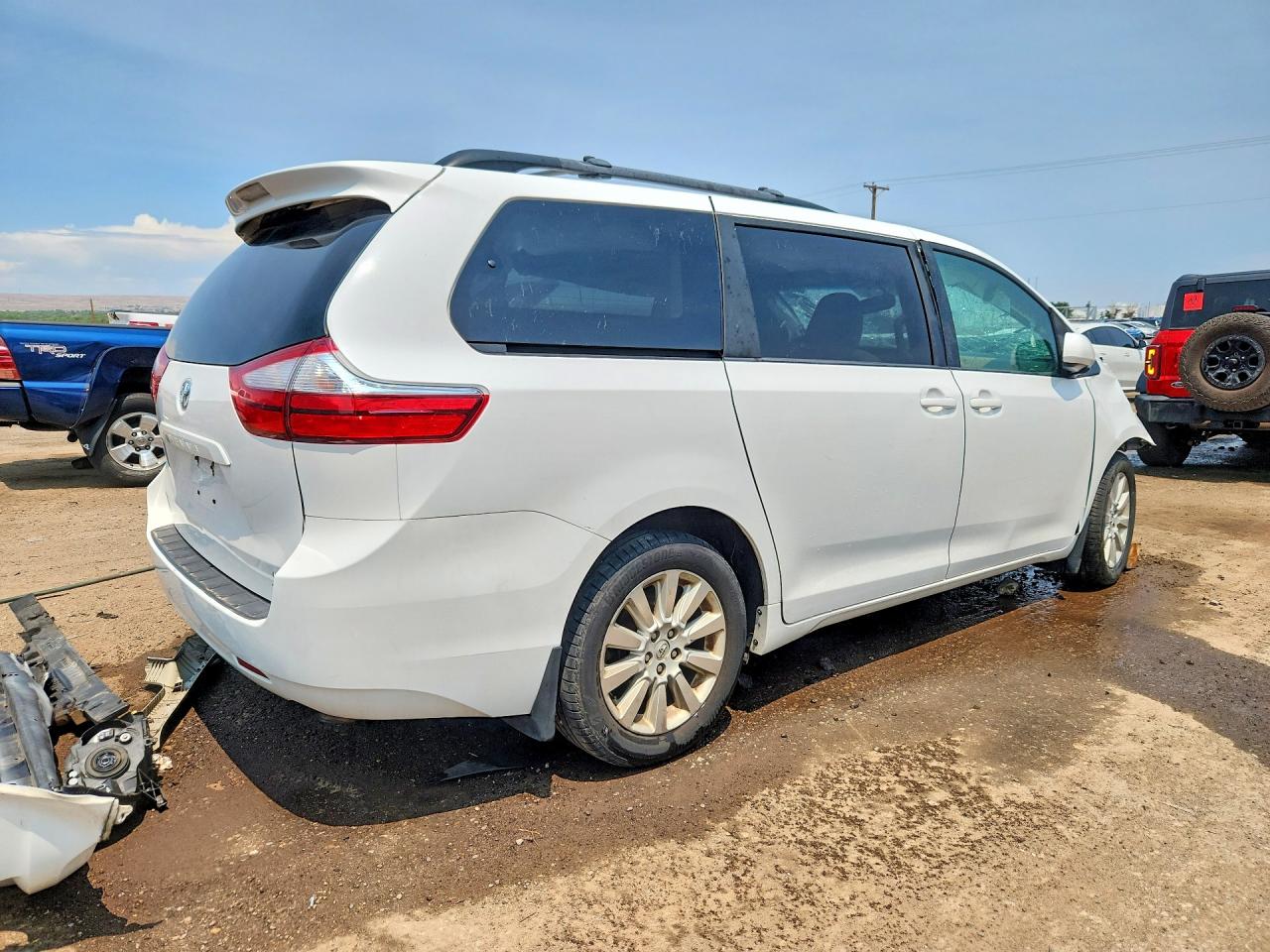 2015 Toyota Sienna Le Белый vin: 5TDJK3DC2FS125947