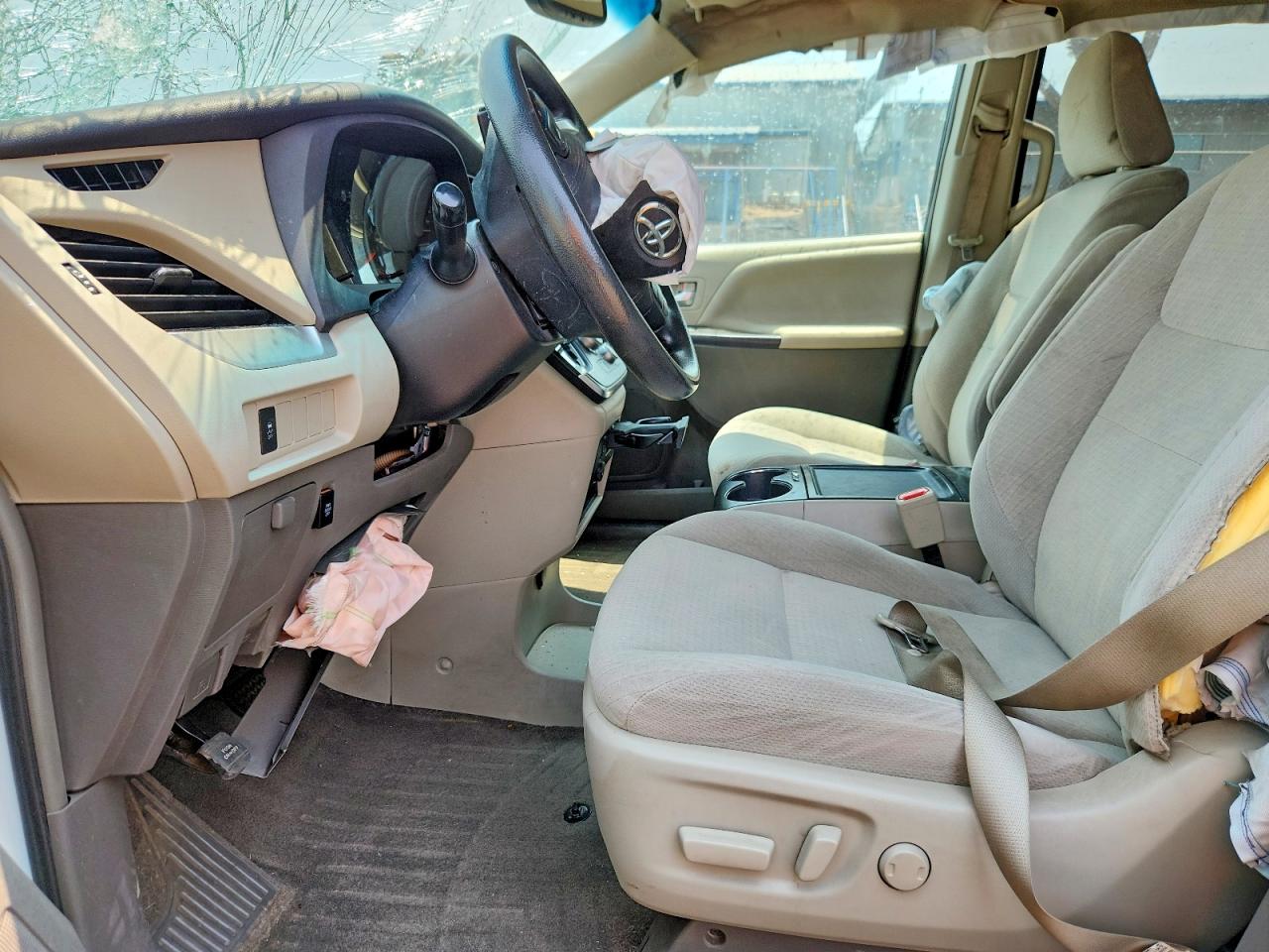 2015 Toyota Sienna Le Белый vin: 5TDJK3DC2FS125947