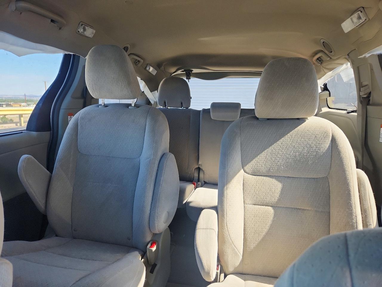 2015 Toyota Sienna Le Белый vin: 5TDJK3DC2FS125947