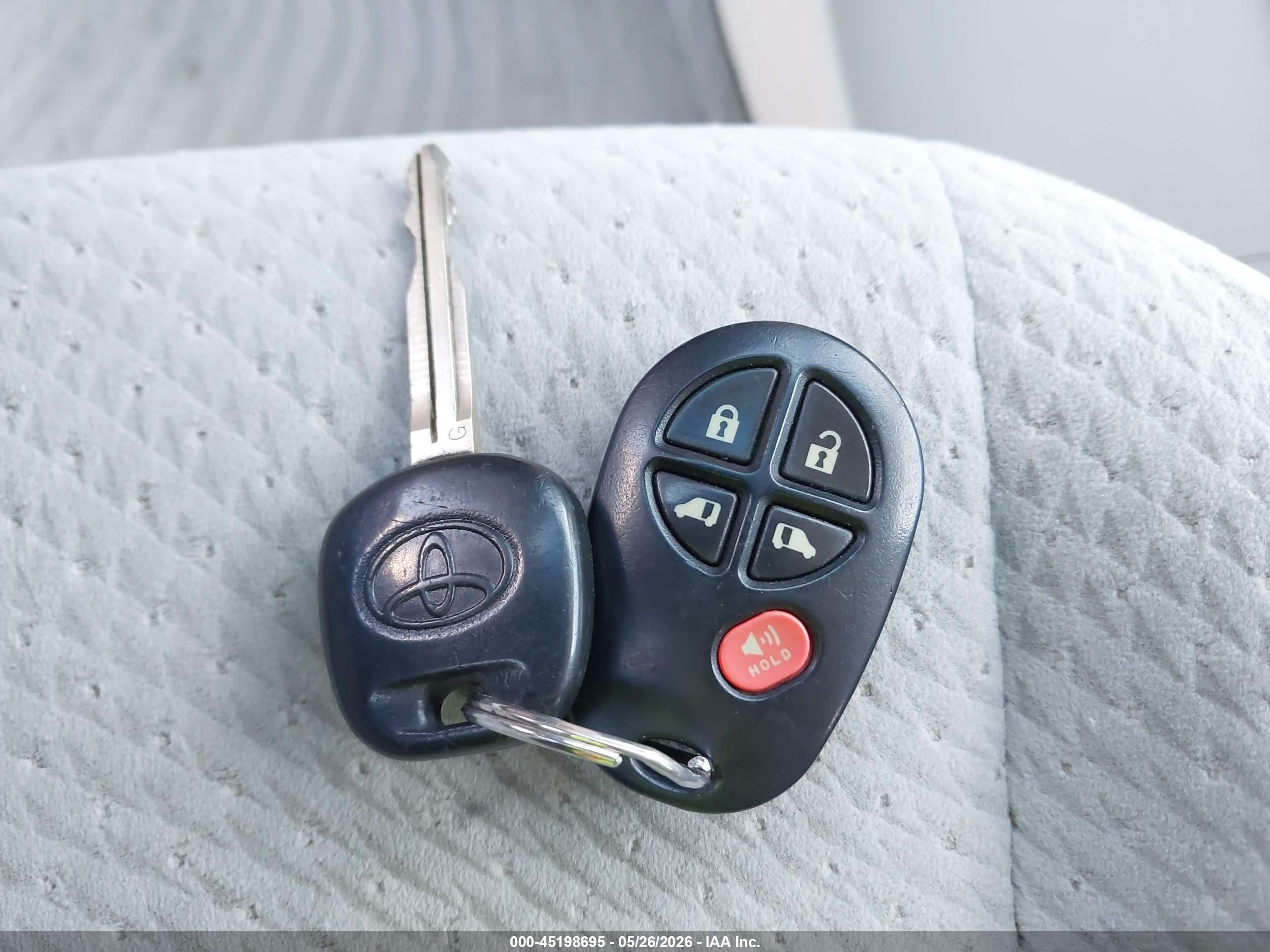 2011 Toyota Sienna Le Серый vin: 5TDJK3DC3BS010915