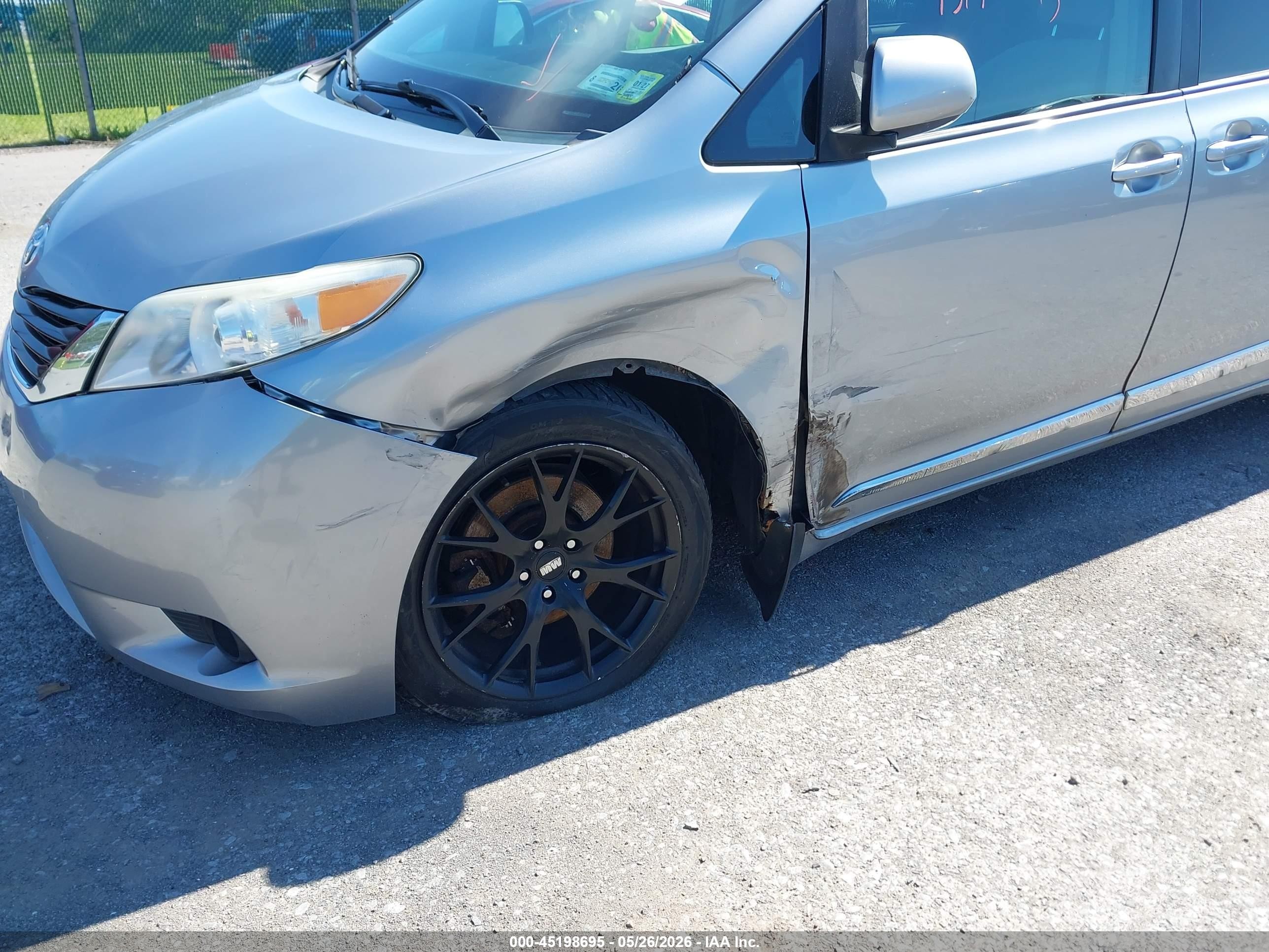 2011 Toyota Sienna Le Серый vin: 5TDJK3DC3BS010915