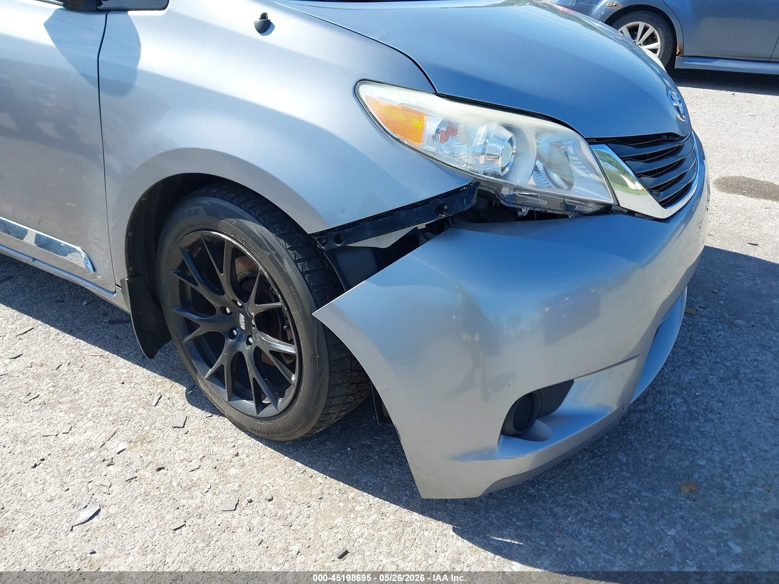 2011 Toyota Sienna Le Серый vin: 5TDJK3DC3BS010915
