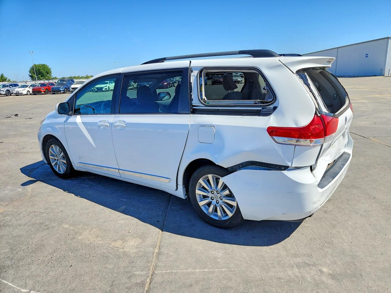 2013 Toyota Sienna Le White vin: 5TDJK3DC3DS050866