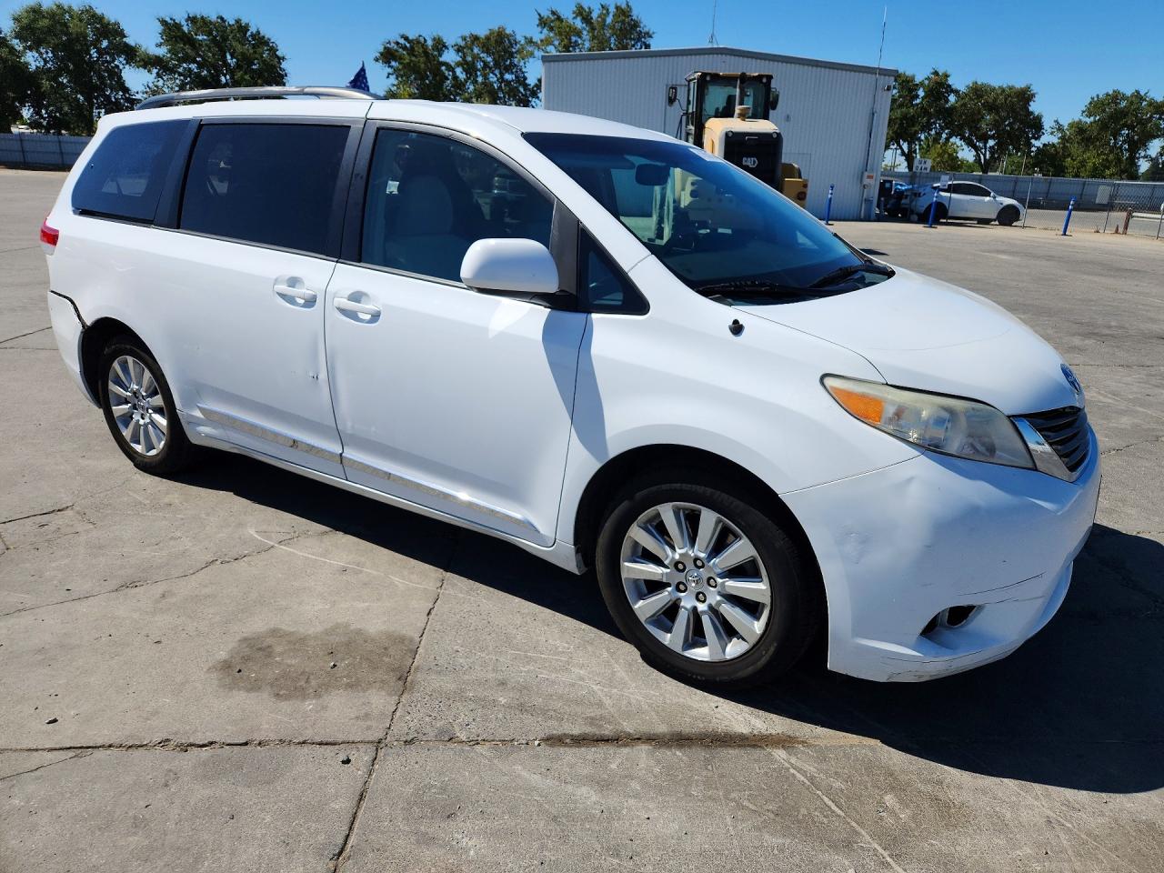 2013 Toyota Sienna Le White vin: 5TDJK3DC3DS050866