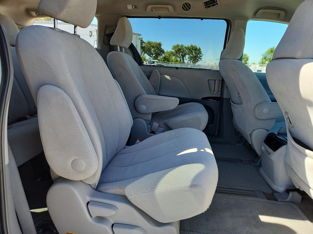 2013 Toyota Sienna Le White vin: 5TDJK3DC3DS050866
