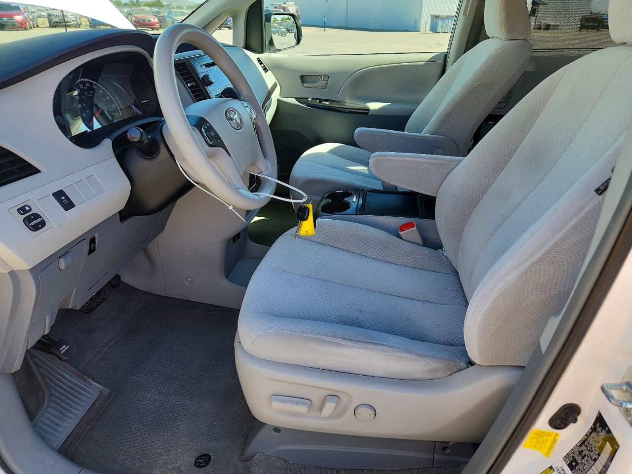 2013 Toyota Sienna Le White vin: 5TDJK3DC3DS050866