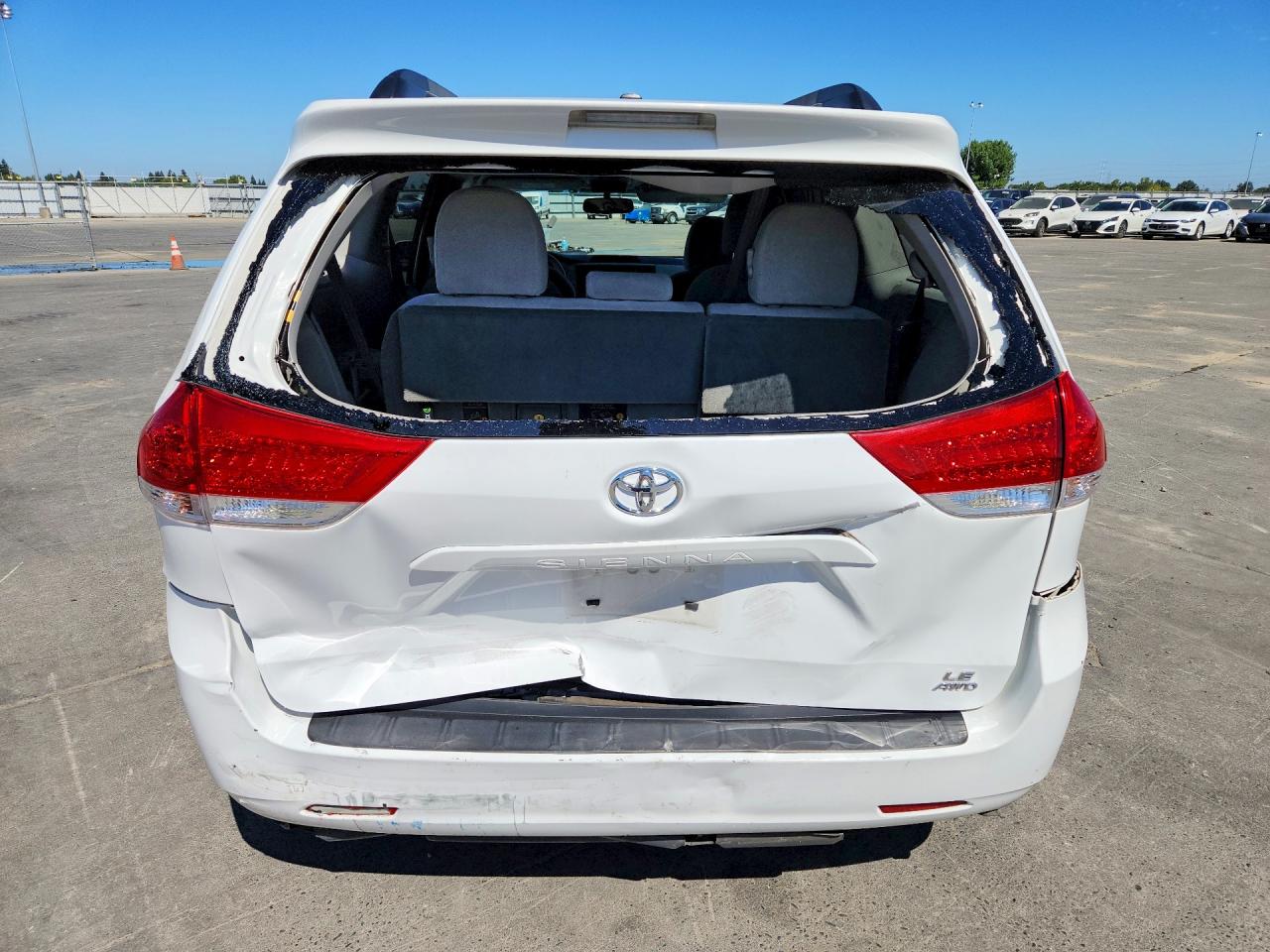 2013 Toyota Sienna Le White vin: 5TDJK3DC3DS050866