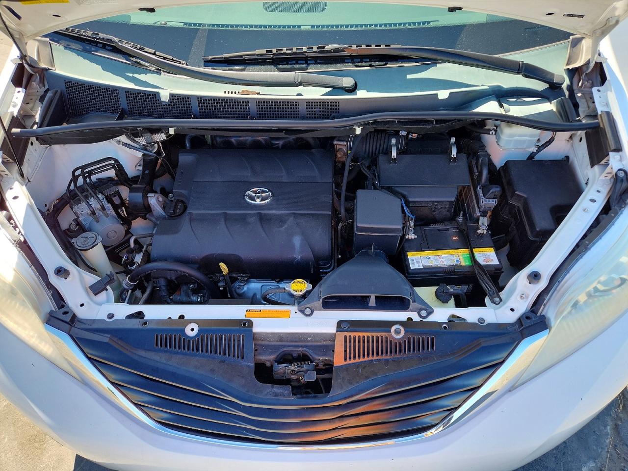 2013 Toyota Sienna Le White vin: 5TDJK3DC3DS050866