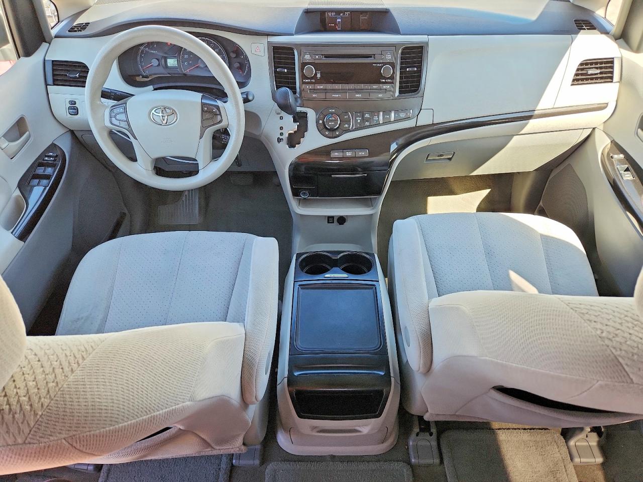 2013 Toyota Sienna Le White vin: 5TDJK3DC3DS050866