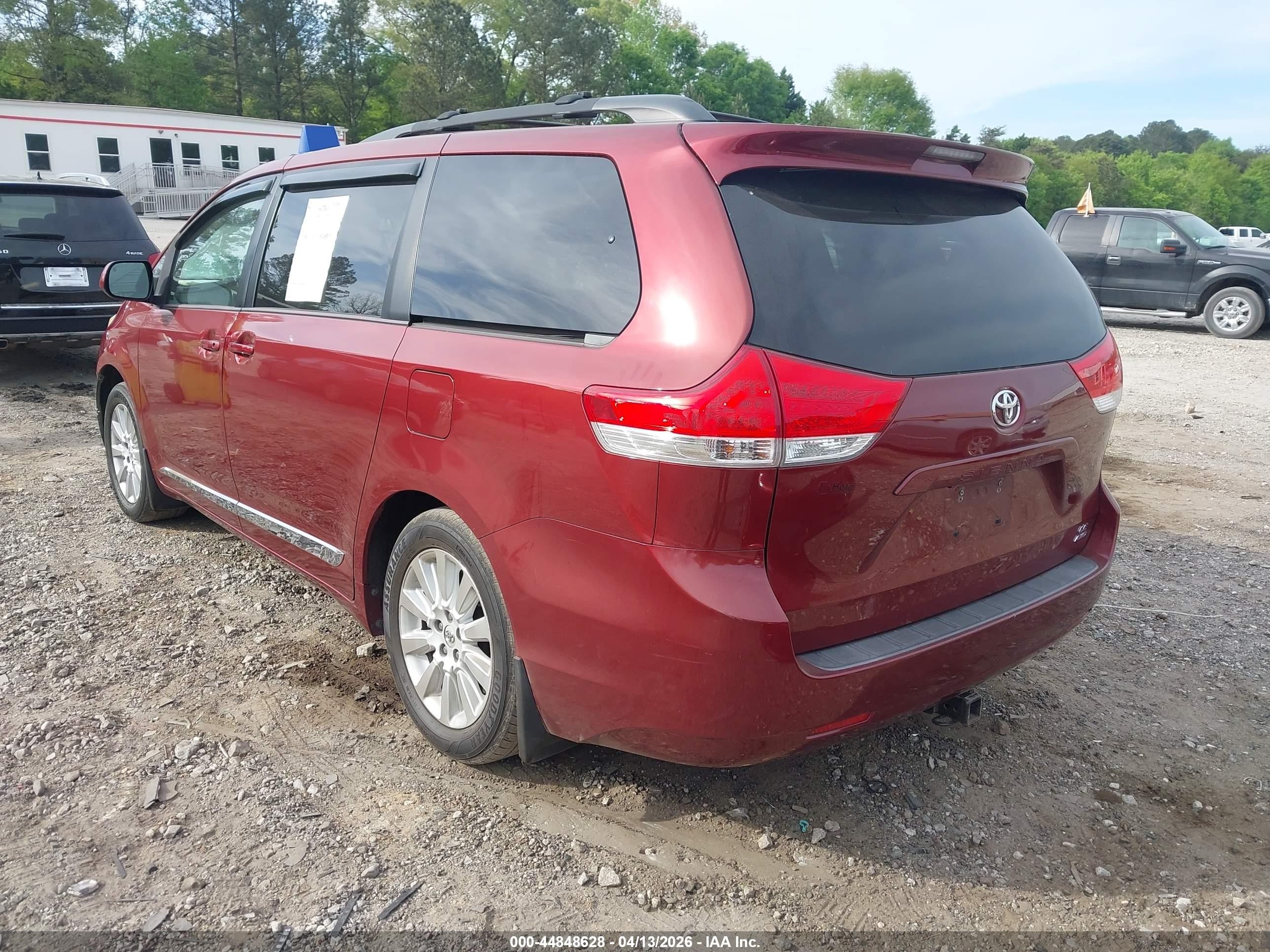 2013 Toyota Sienna Le 7 Passenger Red vin: 5TDJK3DC3DS051189