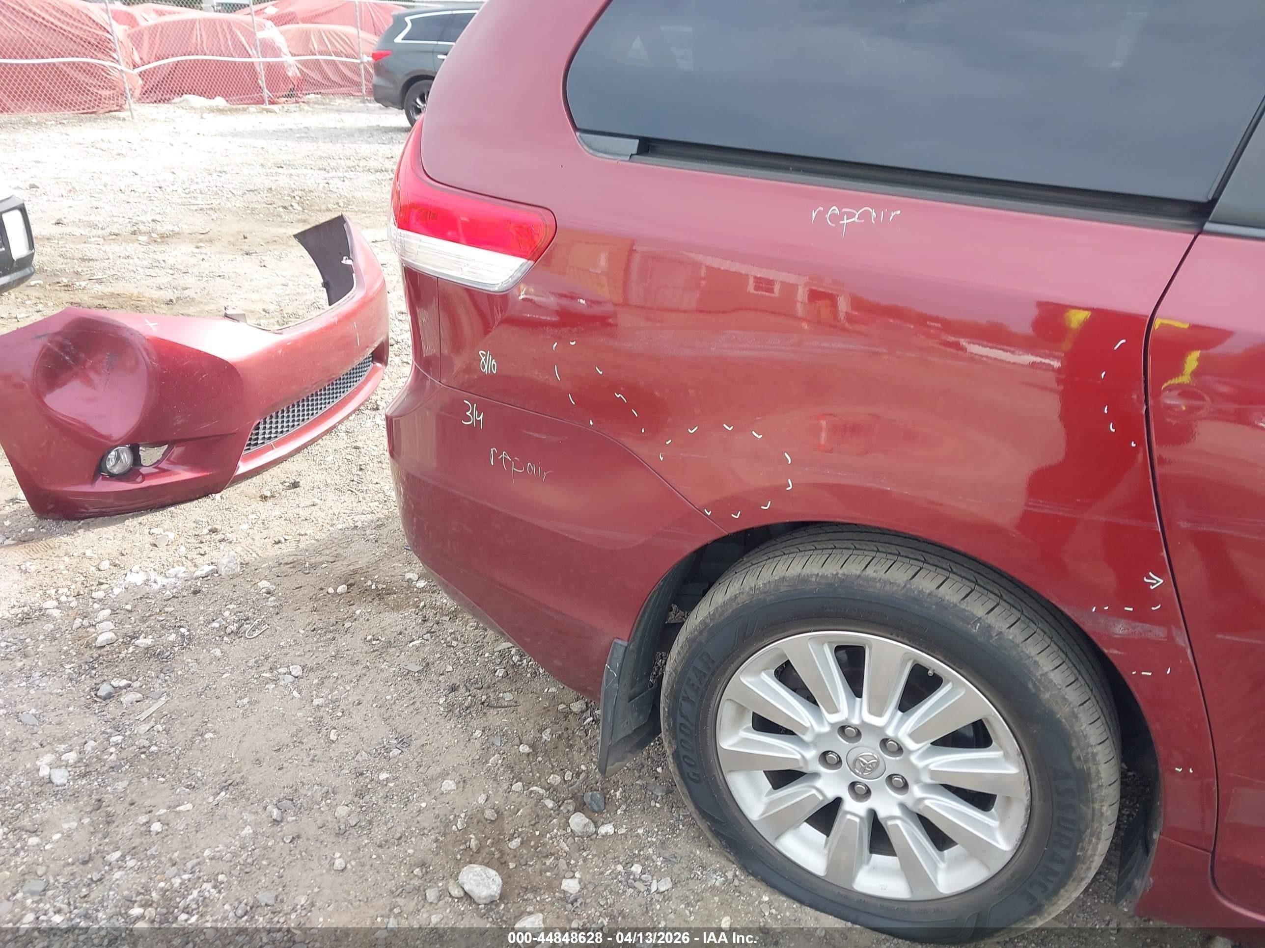 2013 Toyota Sienna Le 7 Passenger Red vin: 5TDJK3DC3DS051189