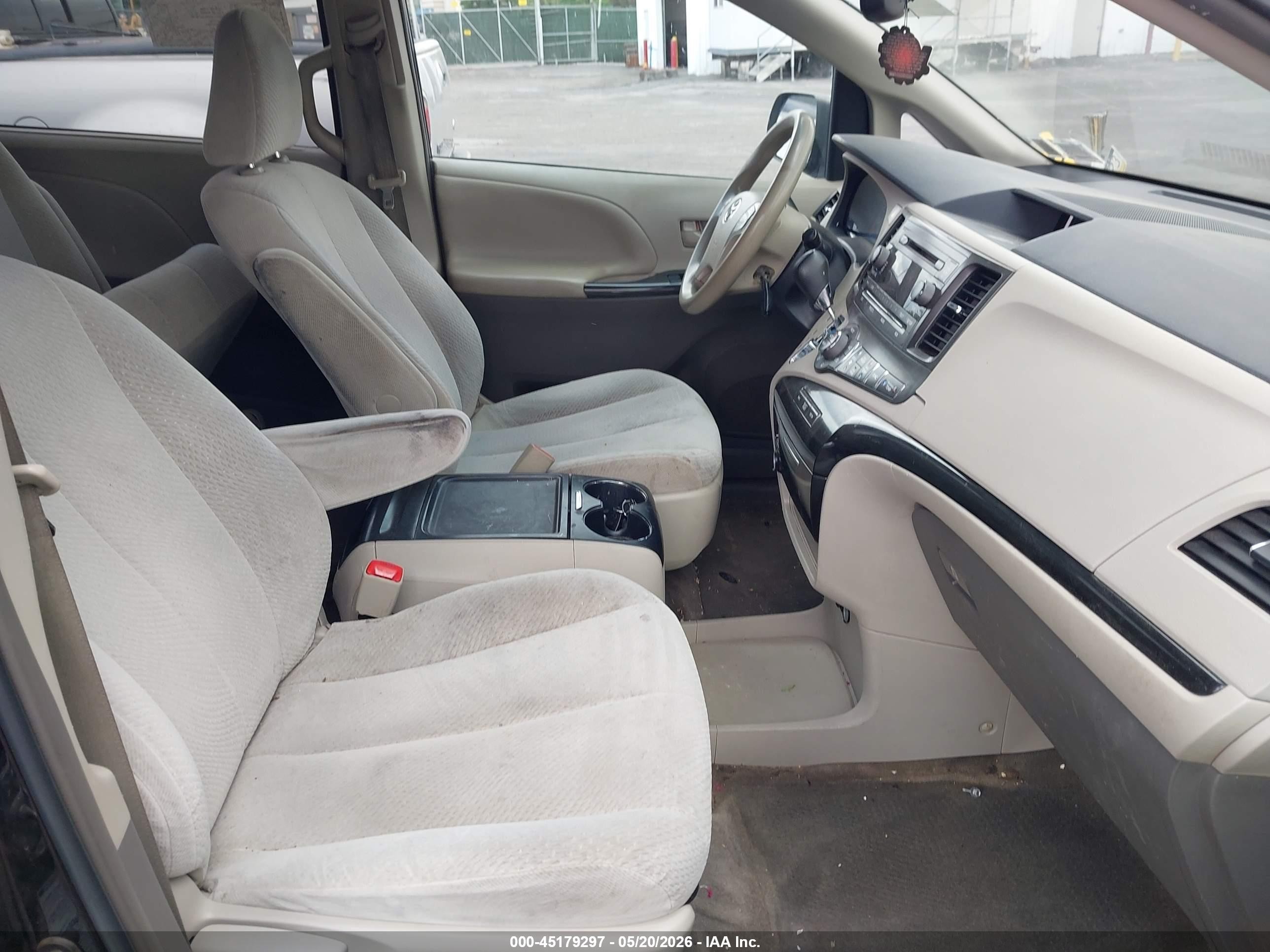 2013 Toyota Sienna Le 7 Passenger Черный vin: 5TDJK3DC3DS056733
