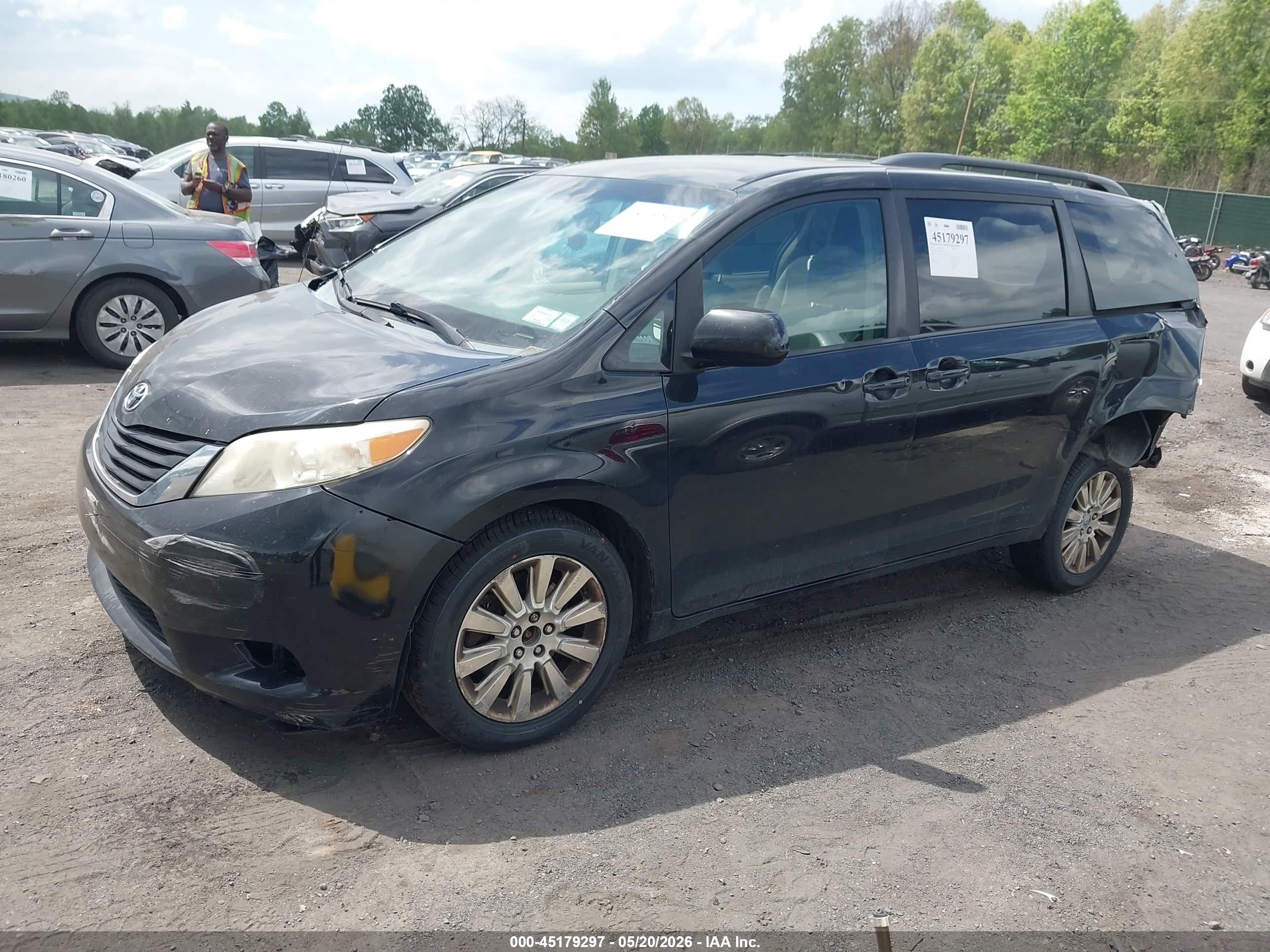 2013 Toyota Sienna Le 7 Passenger Черный vin: 5TDJK3DC3DS056733