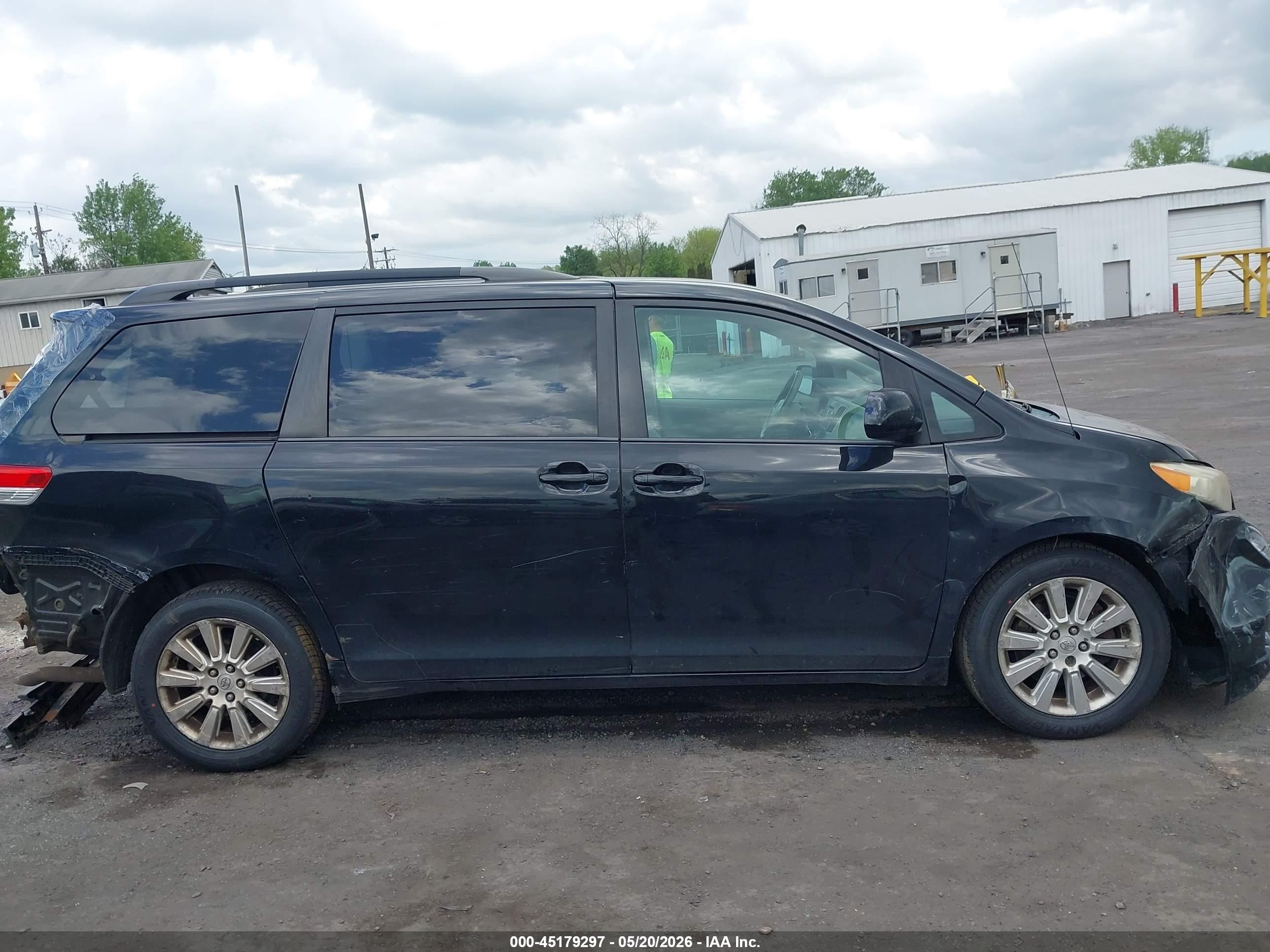 2013 Toyota Sienna Le 7 Passenger Черный vin: 5TDJK3DC3DS056733