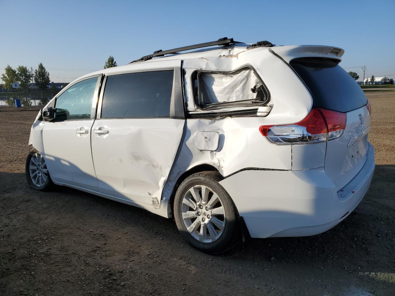 2013 Toyota Sienna Le White vin: 5TDJK3DC3DS057493