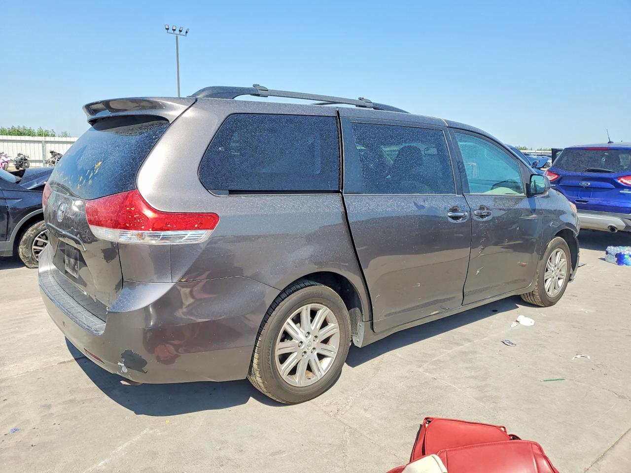 2013 Toyota Sienna Le Серый vin: 5TDJK3DC3DS062127