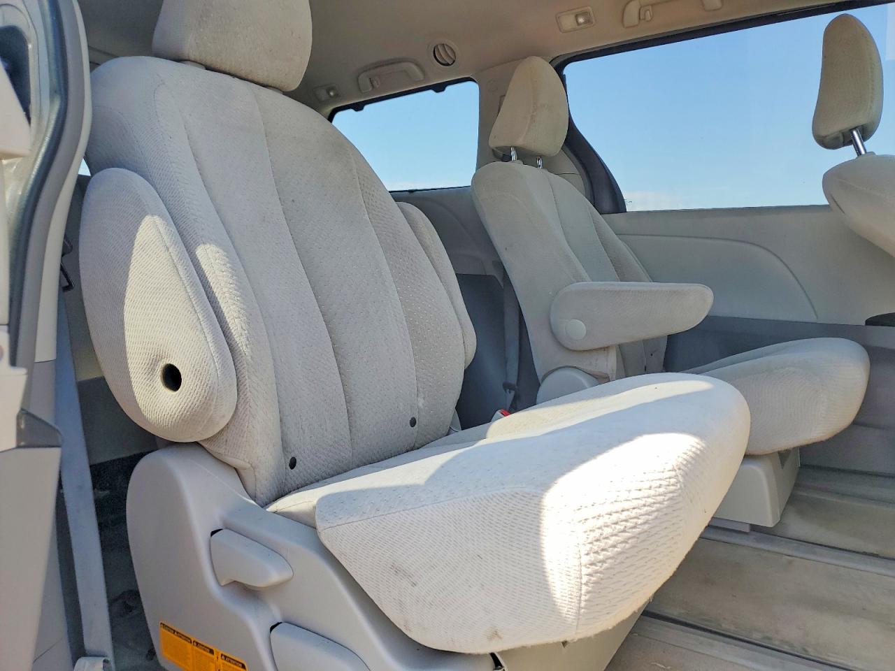 2013 Toyota Sienna Le Серый vin: 5TDJK3DC3DS062127