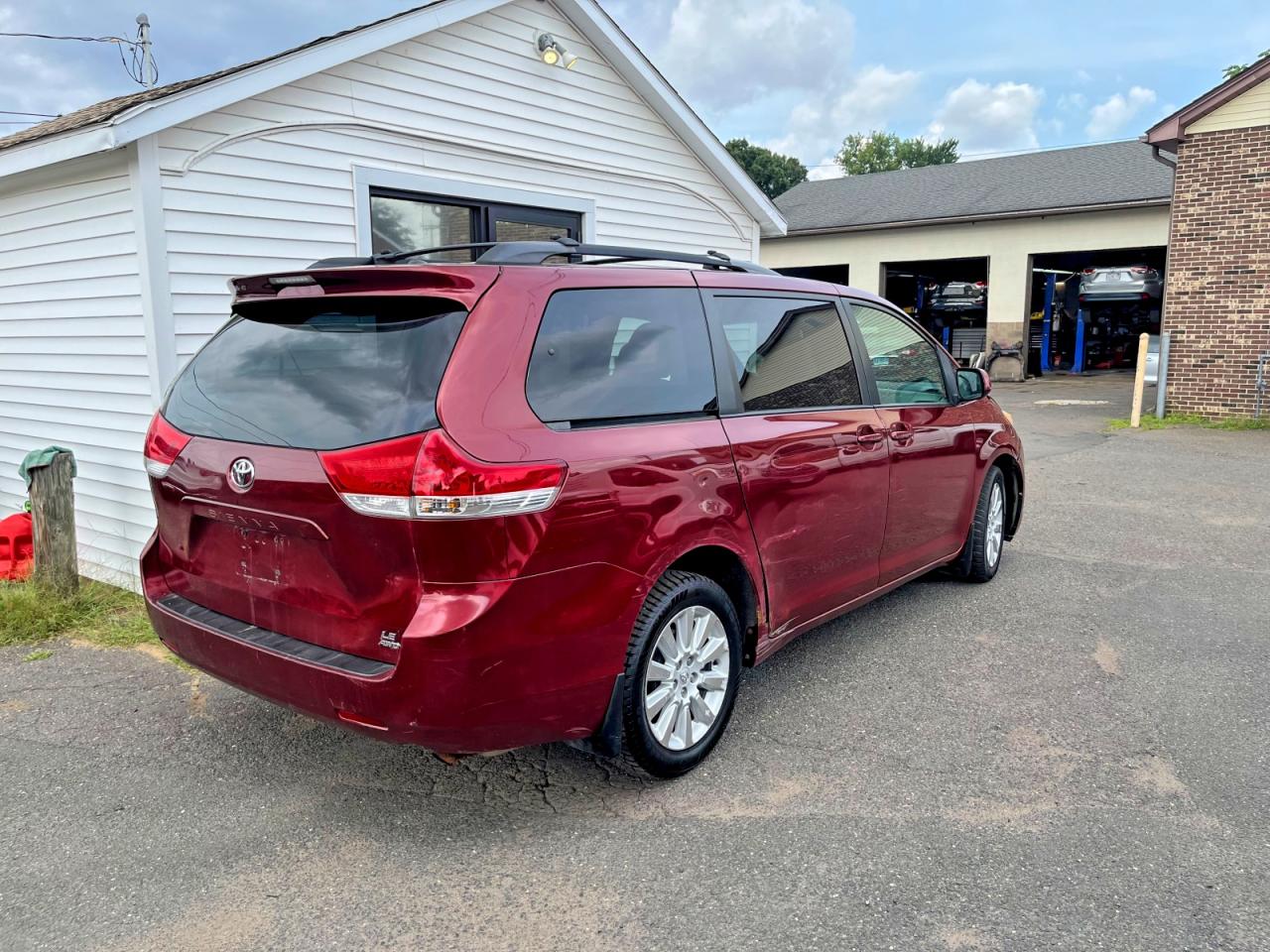 2014 Toyota Sienna Le Red vin: 5TDJK3DC3ES076630