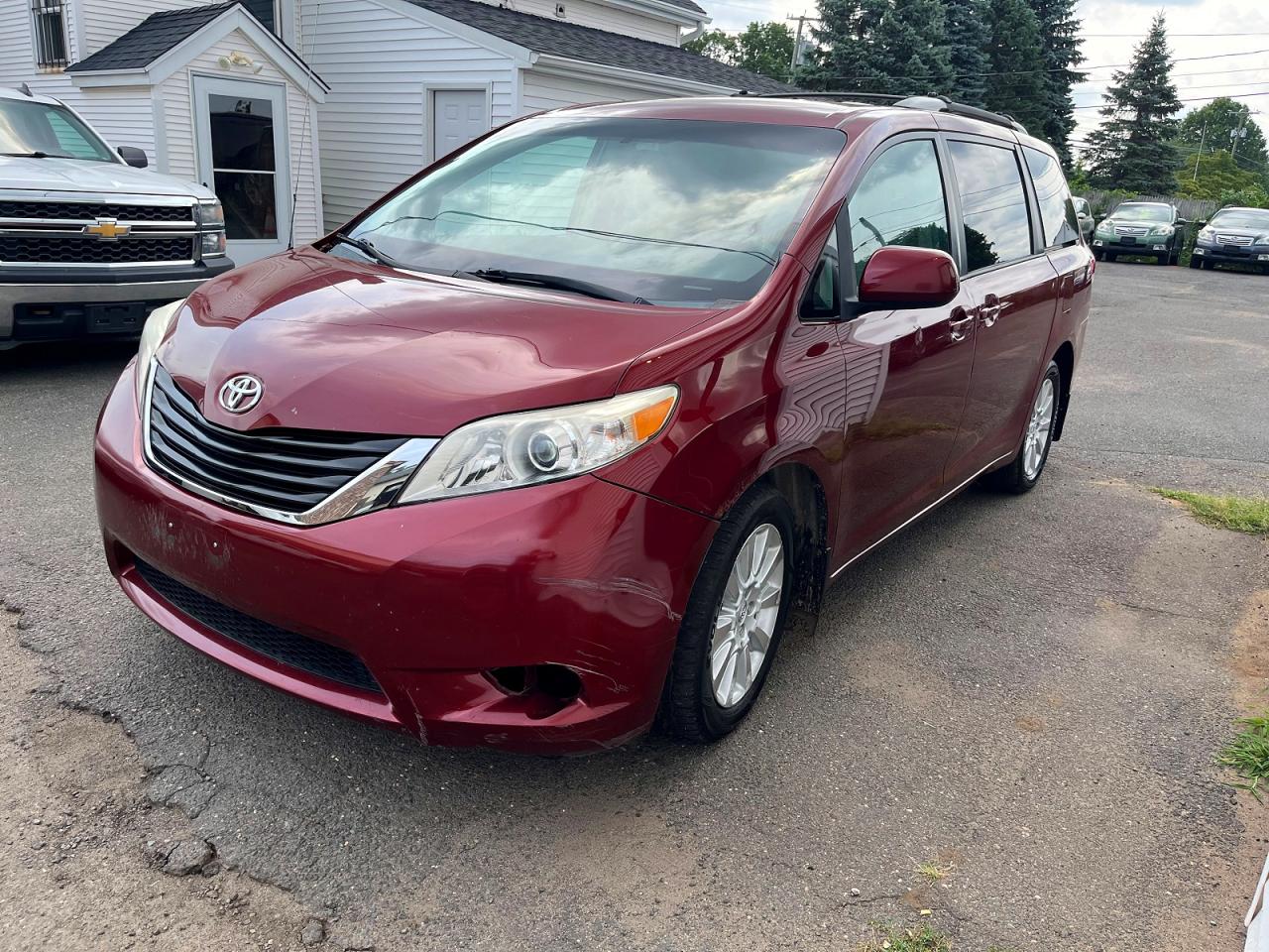 2014 Toyota Sienna Le Red vin: 5TDJK3DC3ES076630