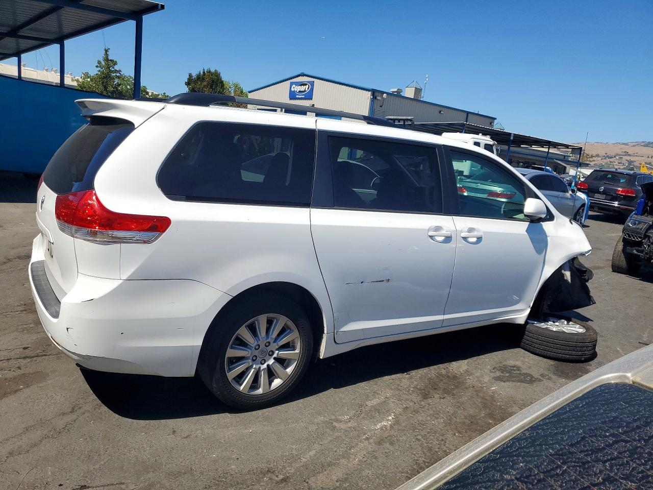 2014 Toyota Sienna Le White vin: 5TDJK3DC3ES084825