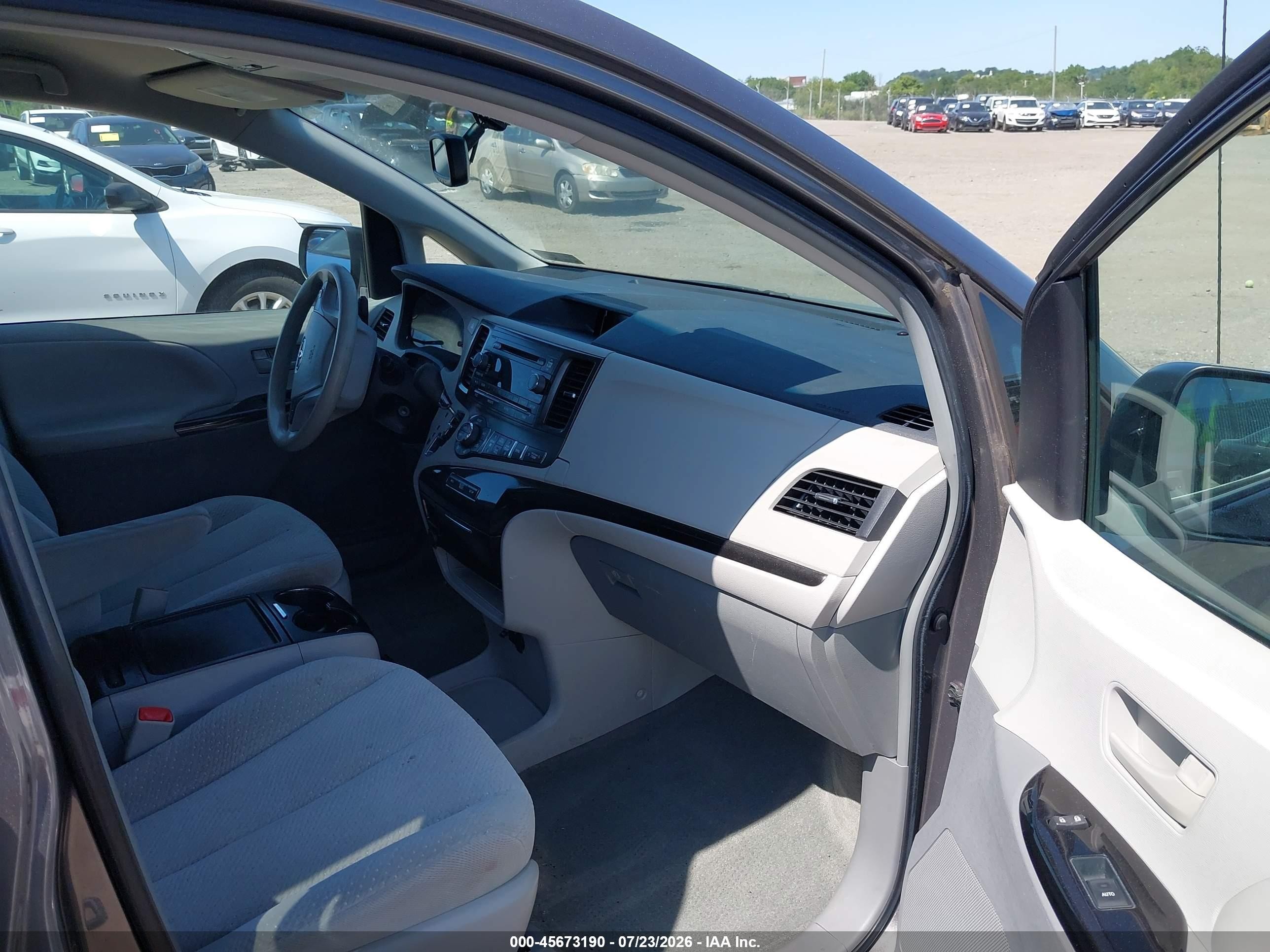 2014 Toyota Sienna Le 7 Passenger Gray vin: 5TDJK3DC3ES090303