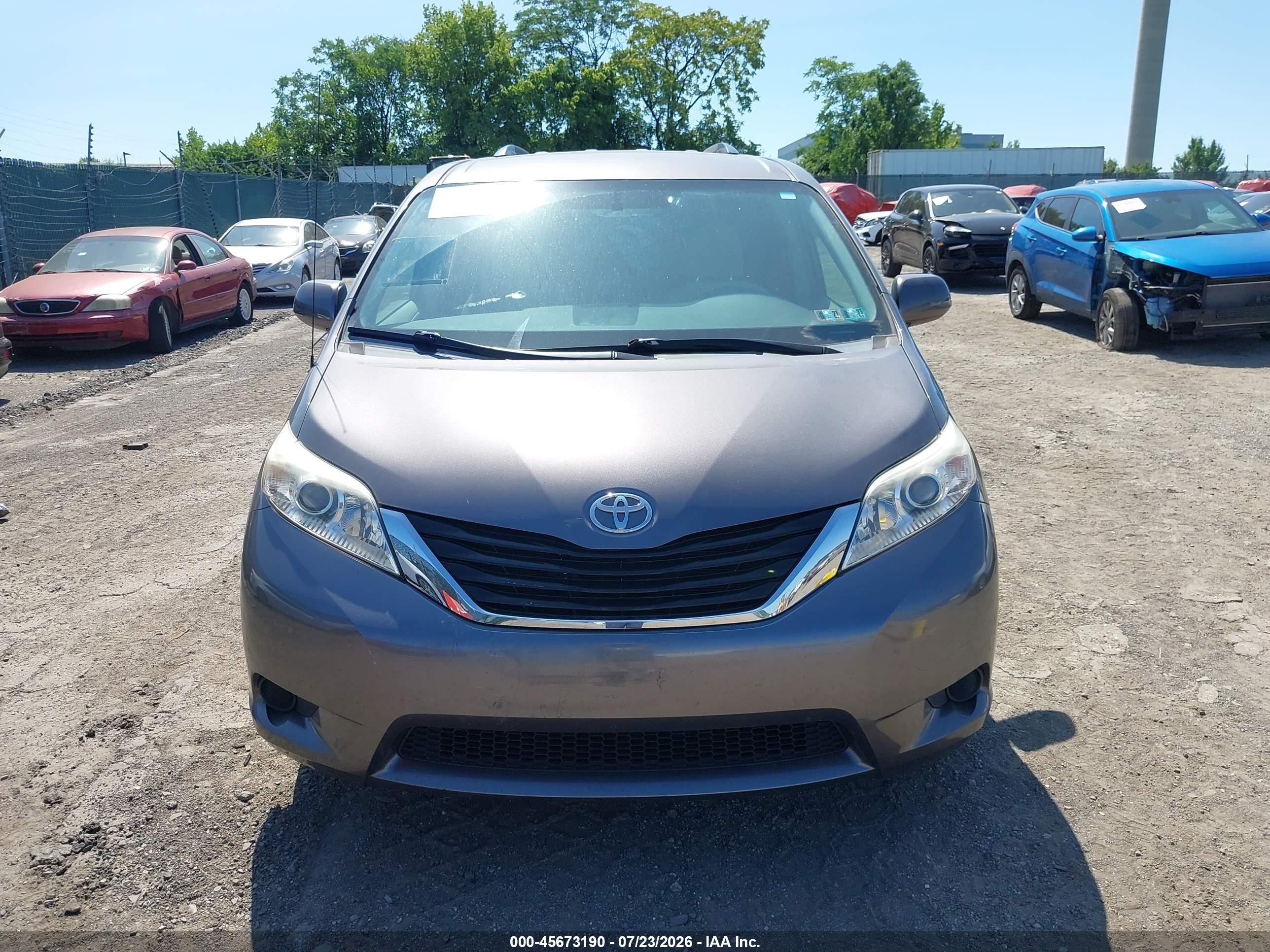 2014 Toyota Sienna Le 7 Passenger Gray vin: 5TDJK3DC3ES090303