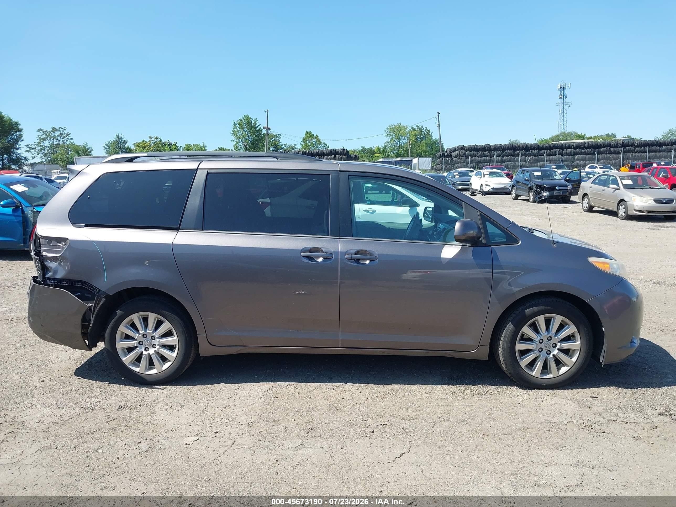 2014 Toyota Sienna Le 7 Passenger Gray vin: 5TDJK3DC3ES090303