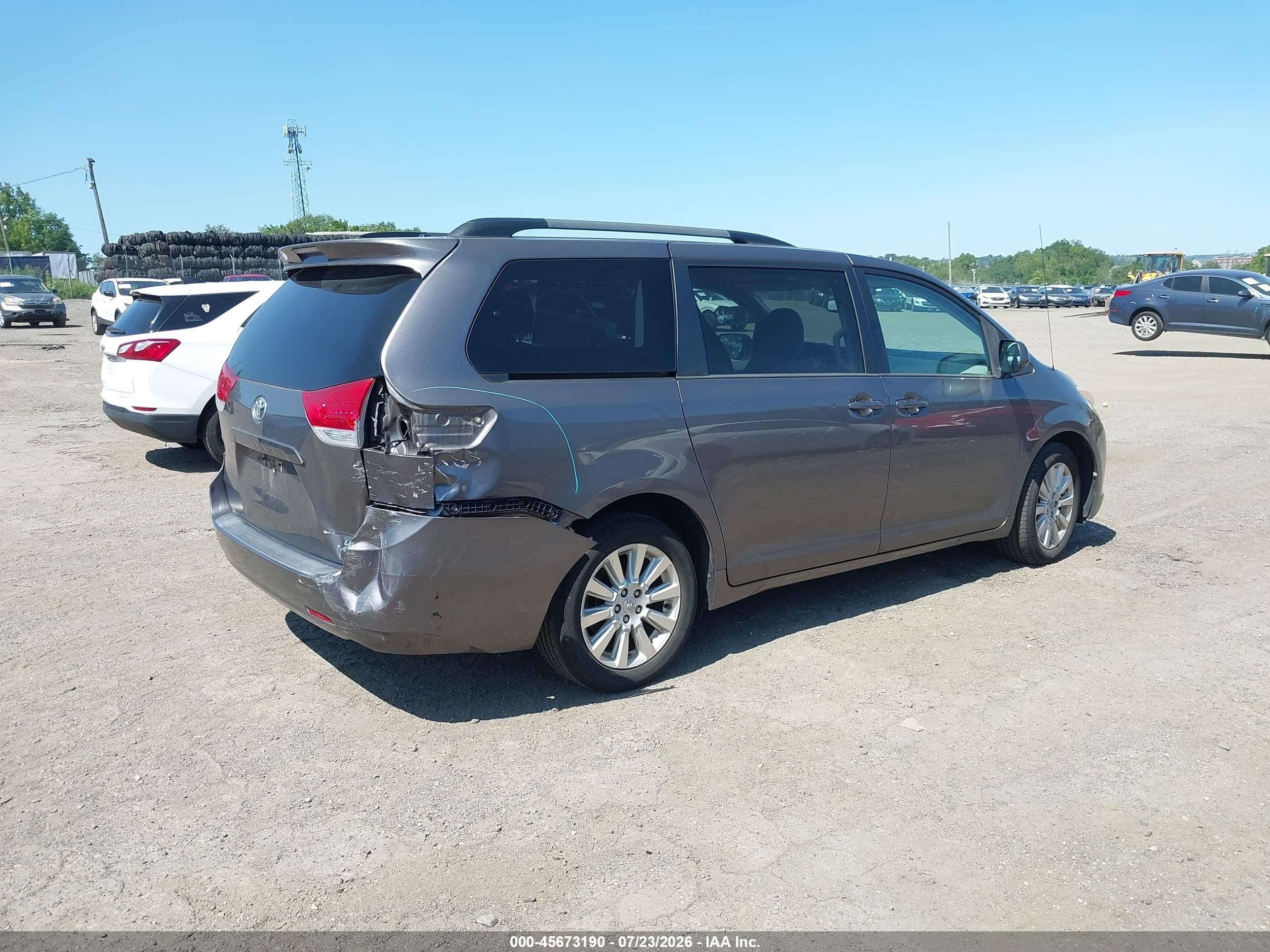 2014 Toyota Sienna Le 7 Passenger Gray vin: 5TDJK3DC3ES090303