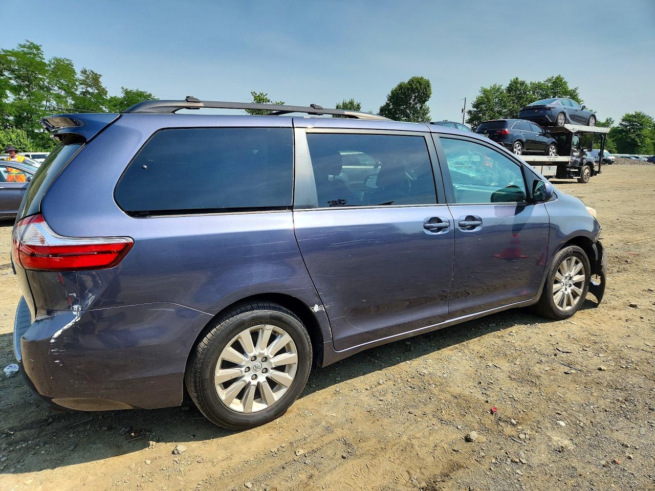 2015 Toyota Sienna Le Blue vin: 5TDJK3DC3FS123298