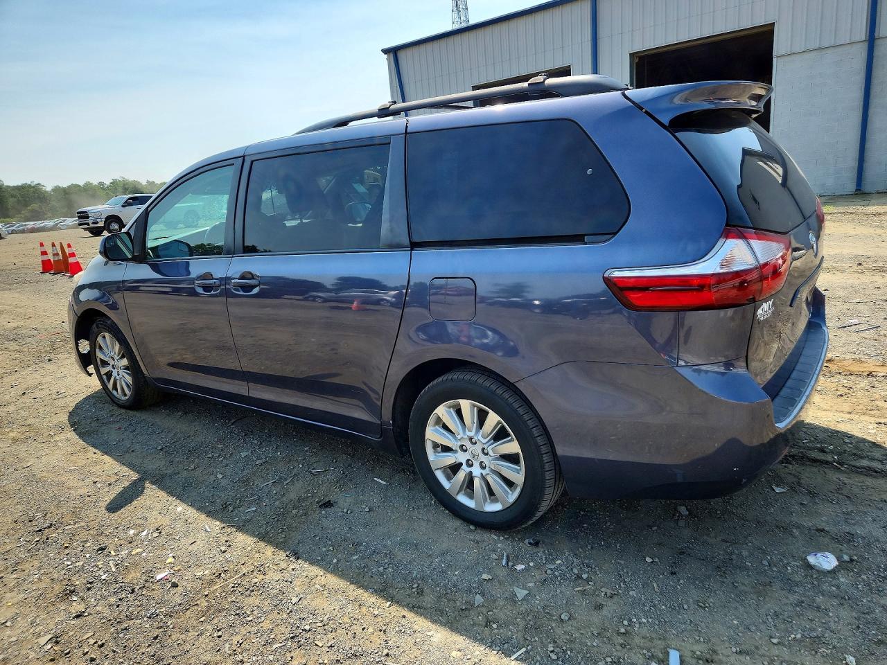 2015 Toyota Sienna Le Blue vin: 5TDJK3DC3FS123298