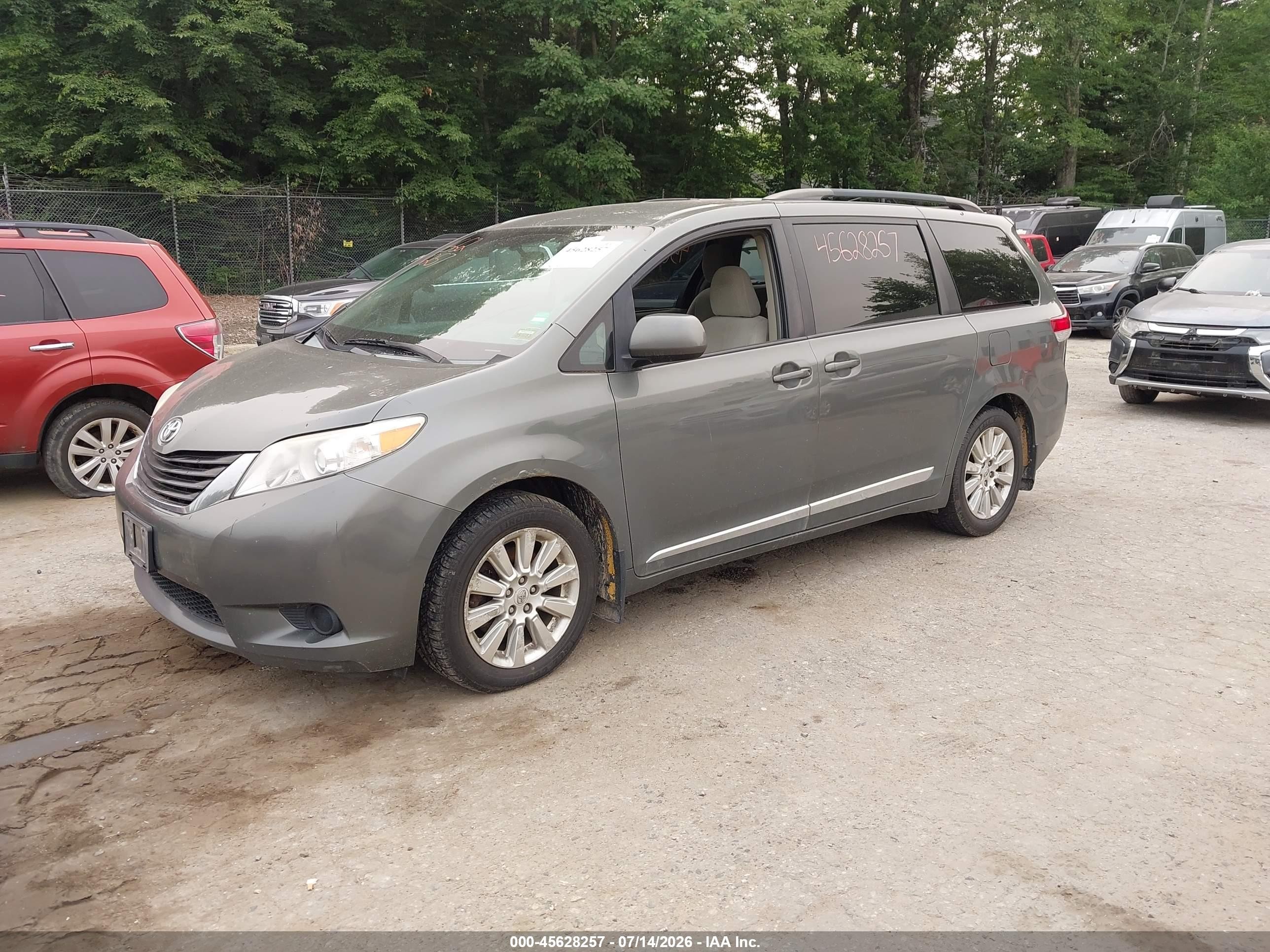 2011 Toyota Sienna Le Gray vin: 5TDJK3DC4BS011779