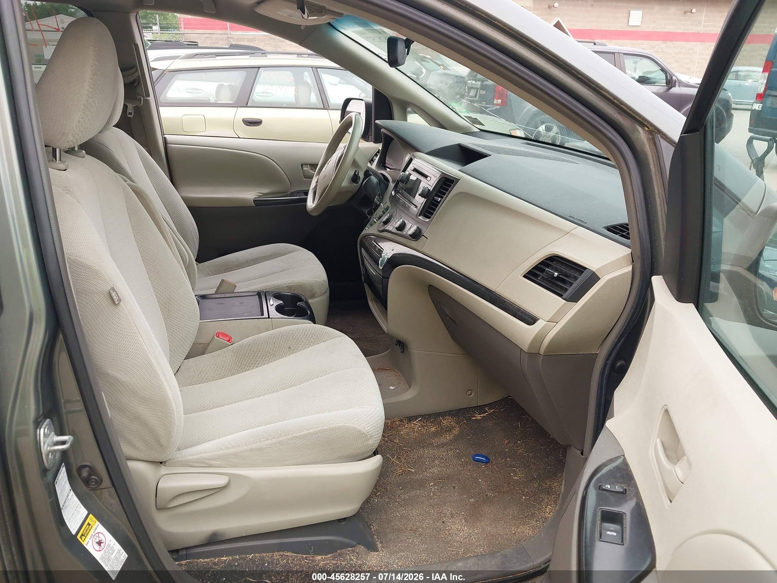 2011 Toyota Sienna Le Gray vin: 5TDJK3DC4BS011779