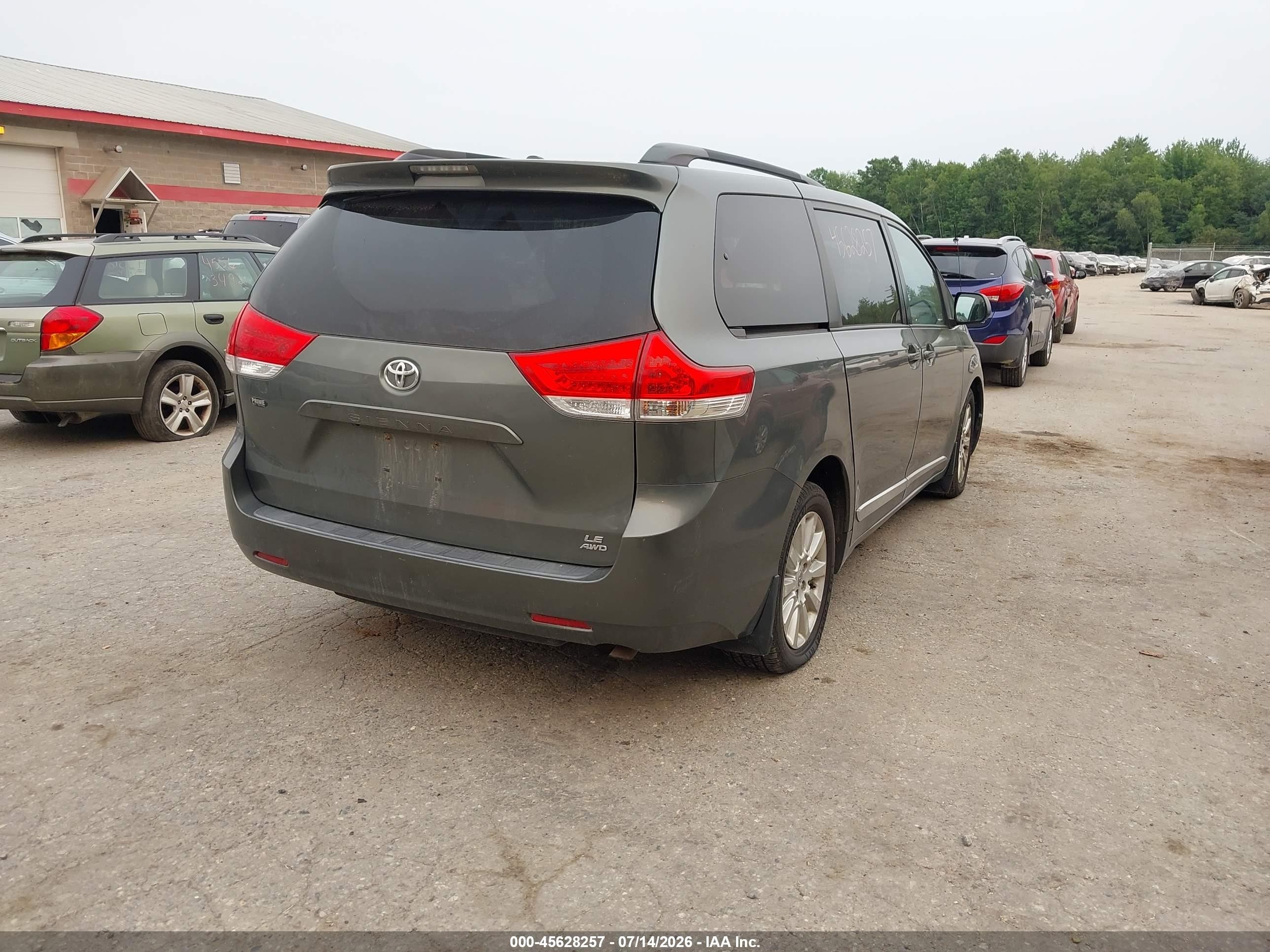 2011 Toyota Sienna Le Gray vin: 5TDJK3DC4BS011779