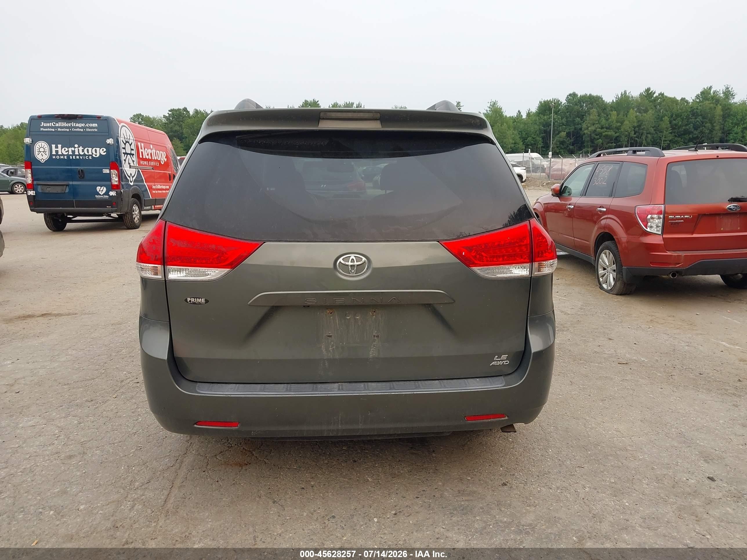 2011 Toyota Sienna Le Gray vin: 5TDJK3DC4BS011779